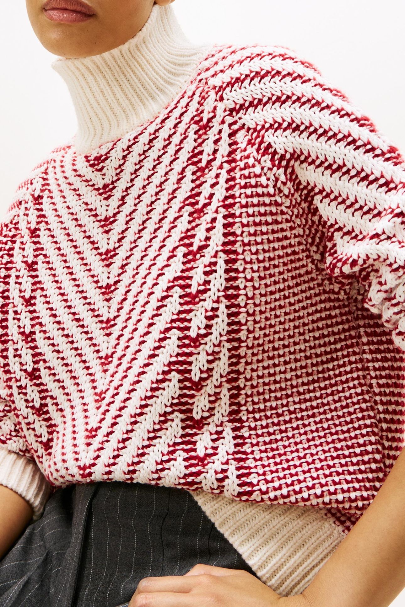 TEXTURED CABLE MOCK-NECK RED TEXTURE 5