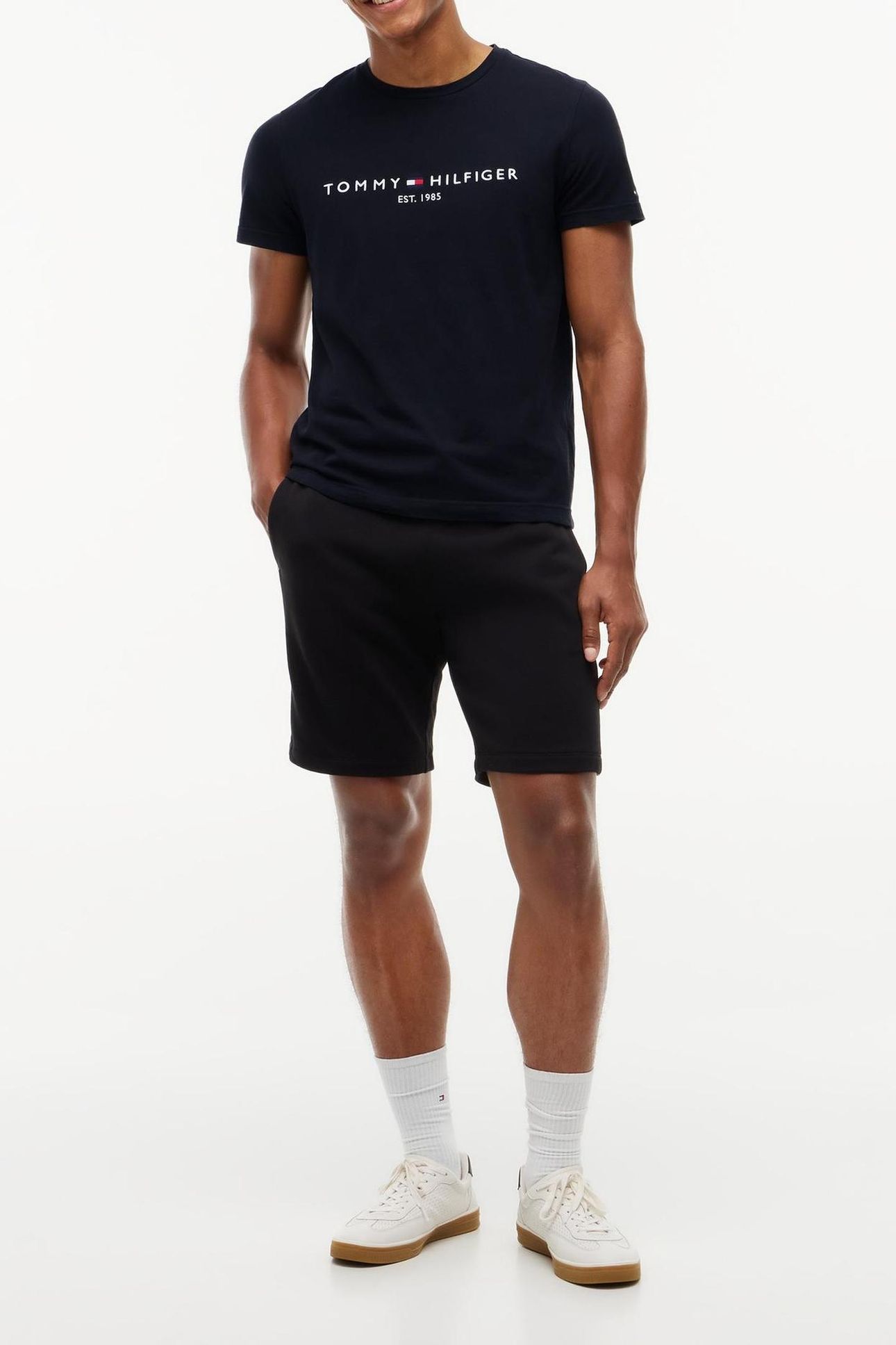 CORE TOMMY LOGO TEE JET BLACK 3
