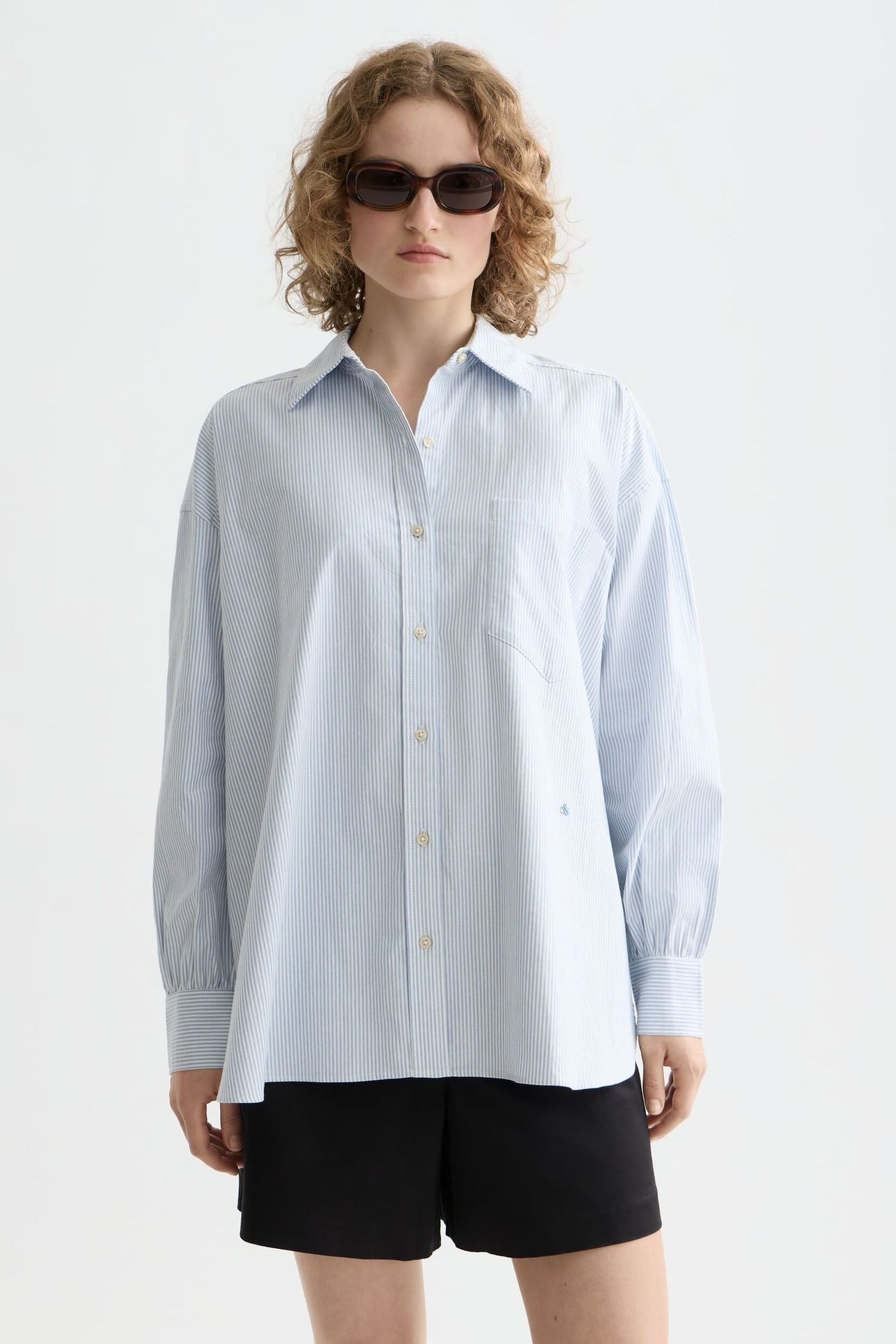 GIRLFRIEND OXFORD STRIPES SHIRT WHITE AND BLUE STRIPE 1