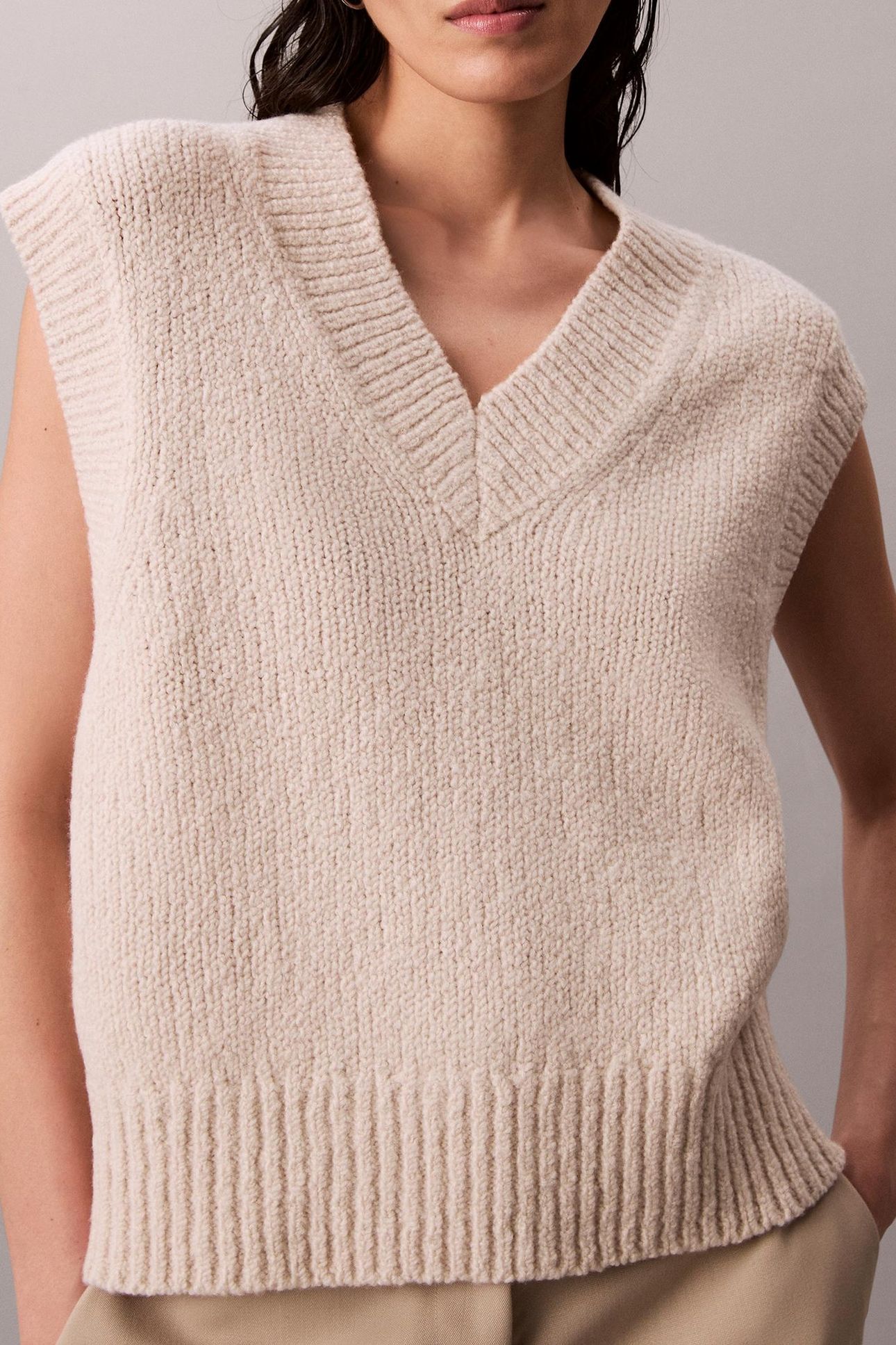 OVERSIZED BOUCLE VEST CHALK 5