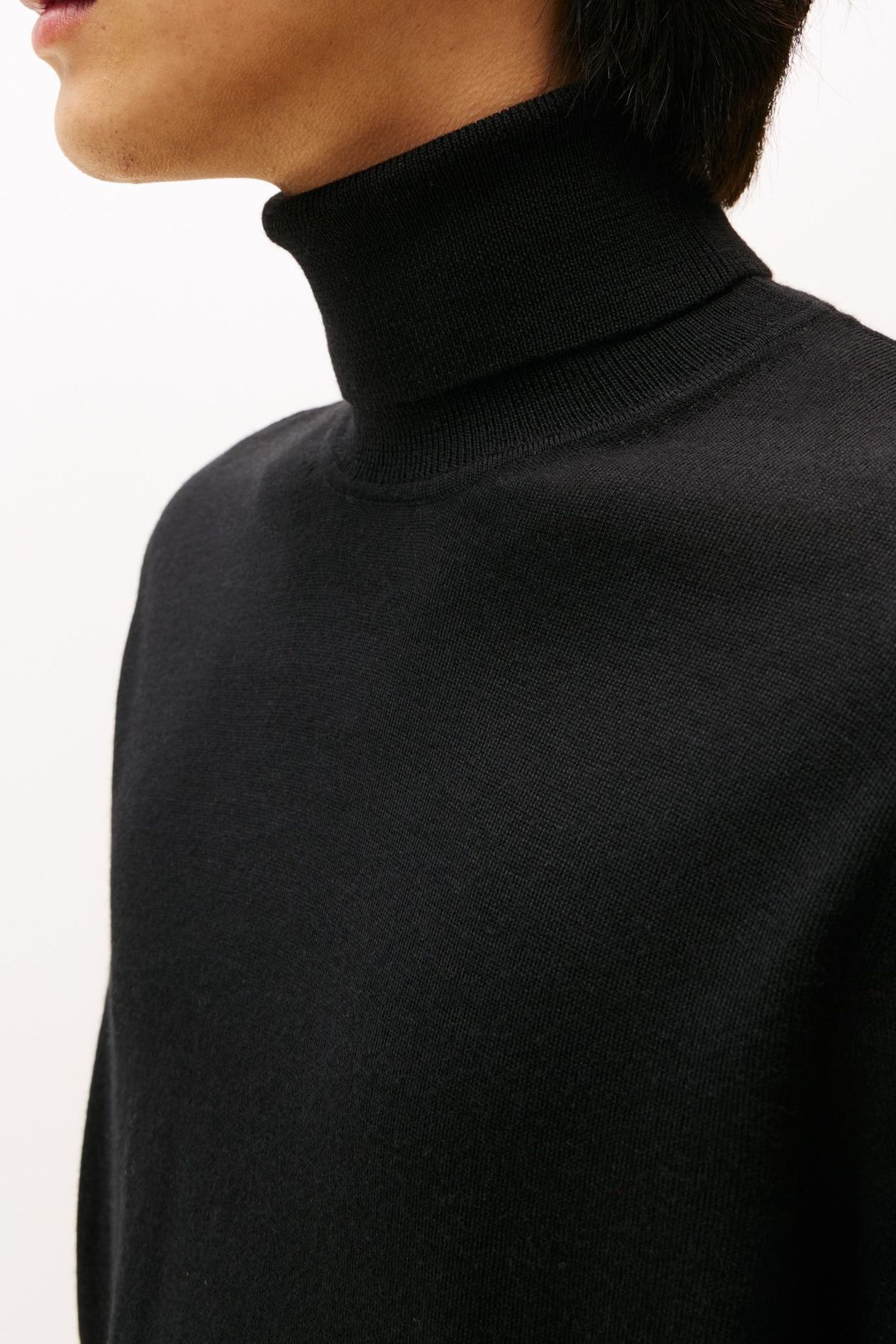 DC FINE MERINO ROLL BLACK 4