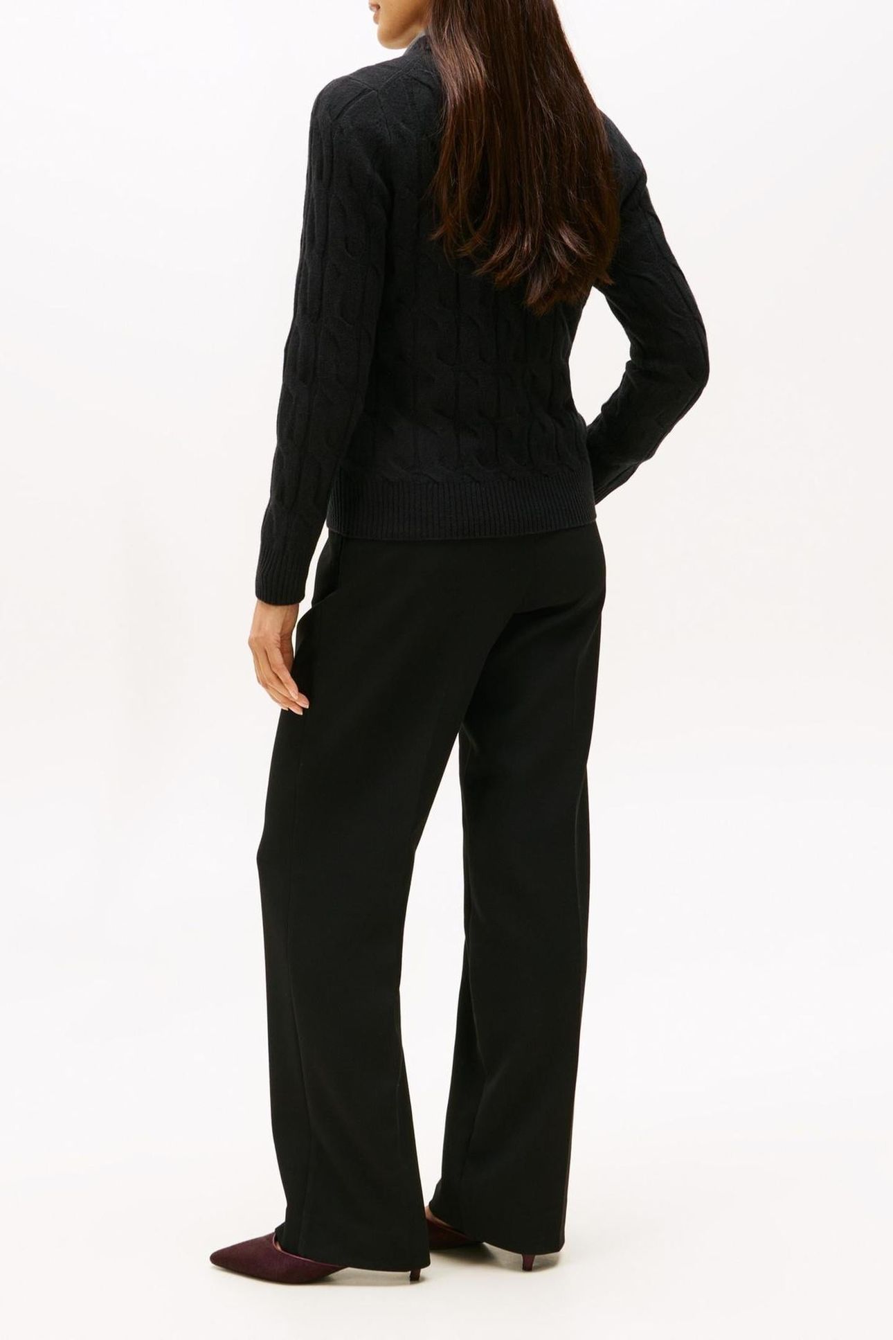 SOFT WOOL CABLE C-NECK BLACK 4