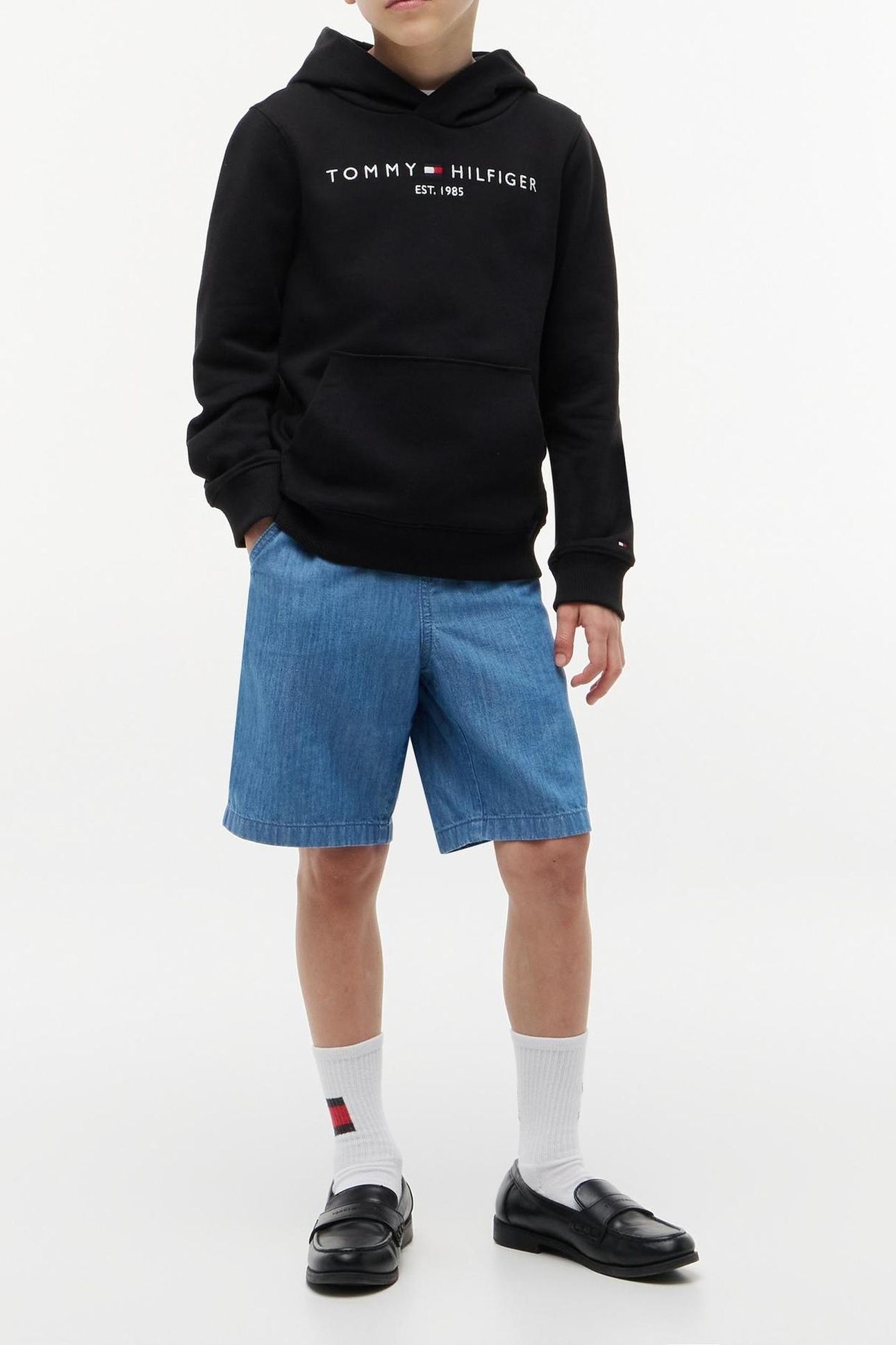 UNISEX ESSENTIAL HOODIE BLACK 5