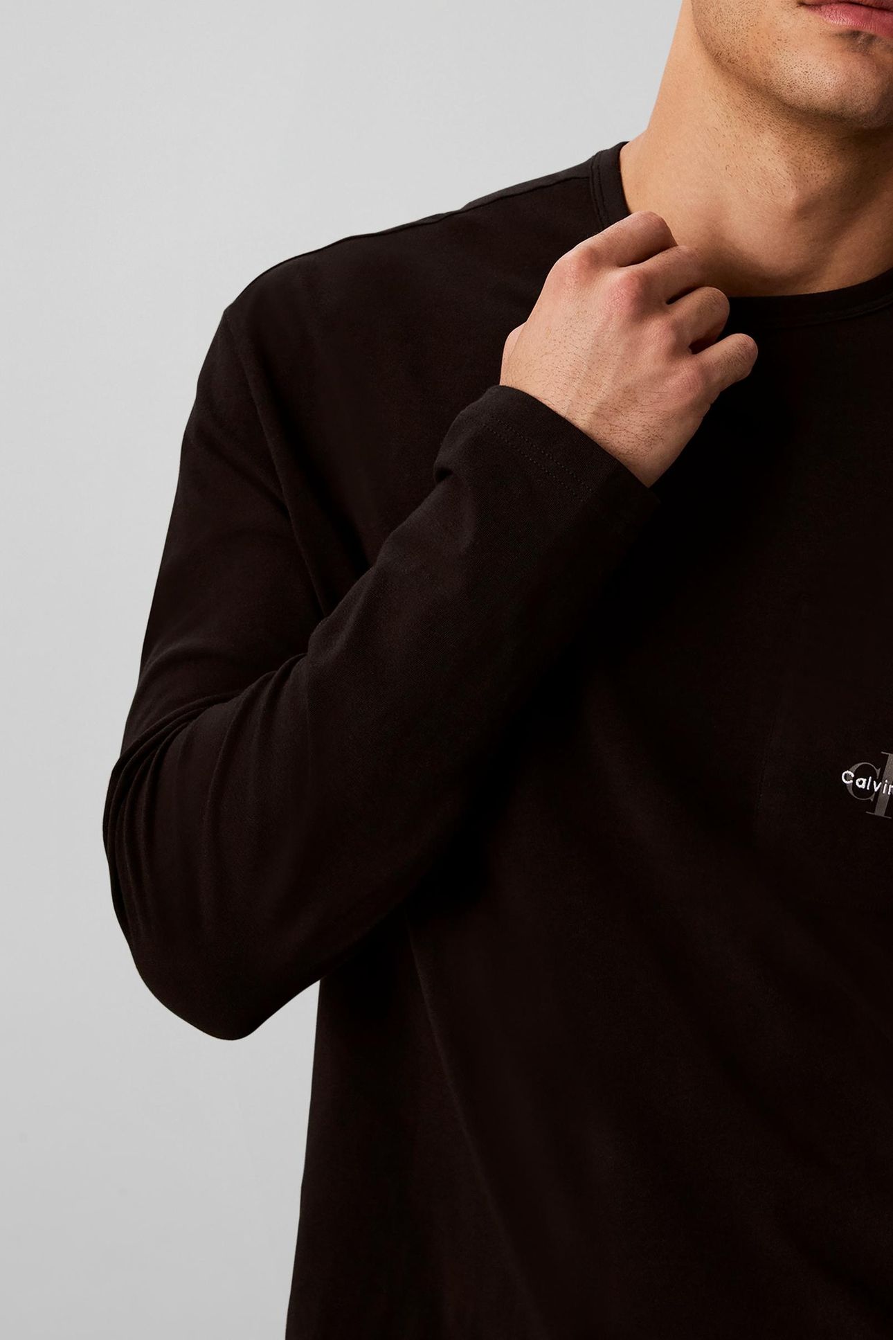 MONOGRAM L/S CREW NECK BLACK 6