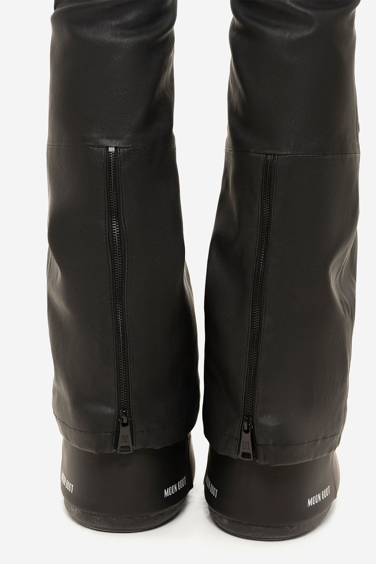 ULI PANTS BLACK 4
