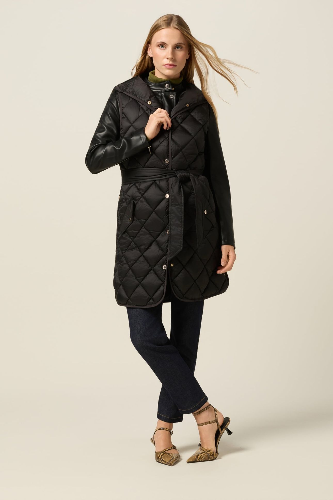 LIGHTWEIGHT DOWN VEST WITH HOOD BLACK 1