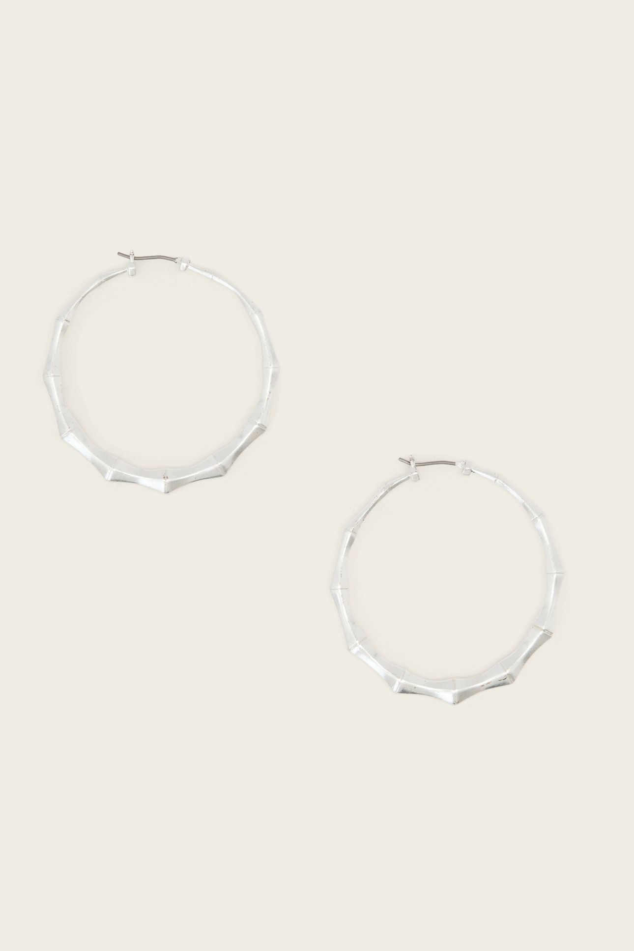 CLARA MED HOOP WARM SILVER 1