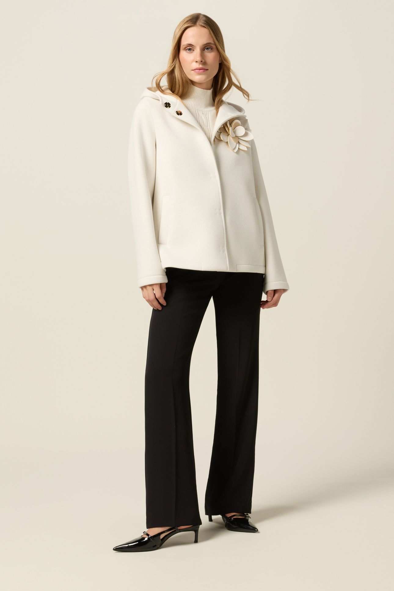 SHORT COAT IN SCUBA FABRIC WITH BROOCH WHITE 2