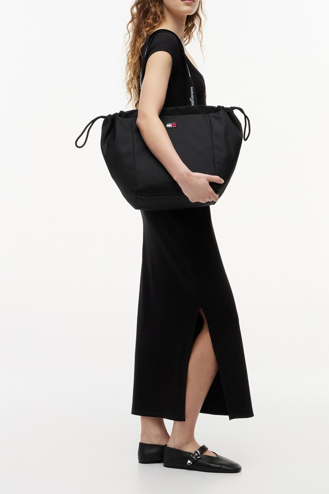 TJW ESS DAILY TOTE BLACK 1