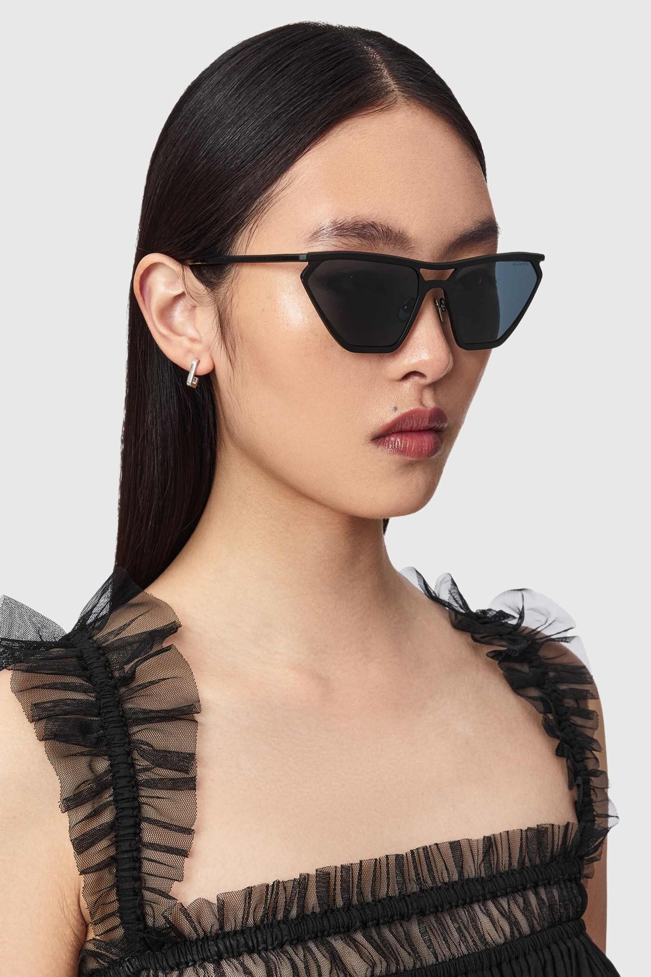 HALI SUNGLASSES MATTE BLACK 3