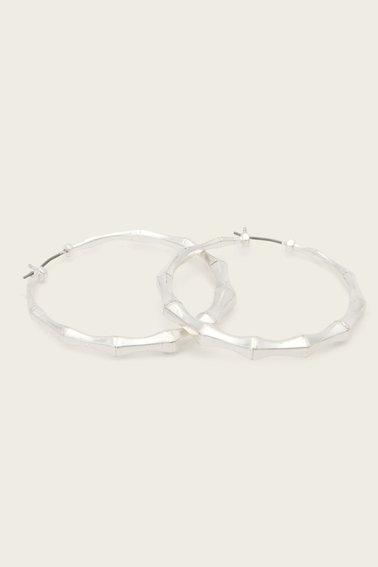CLARA MED HOOP WARM SILVER 2