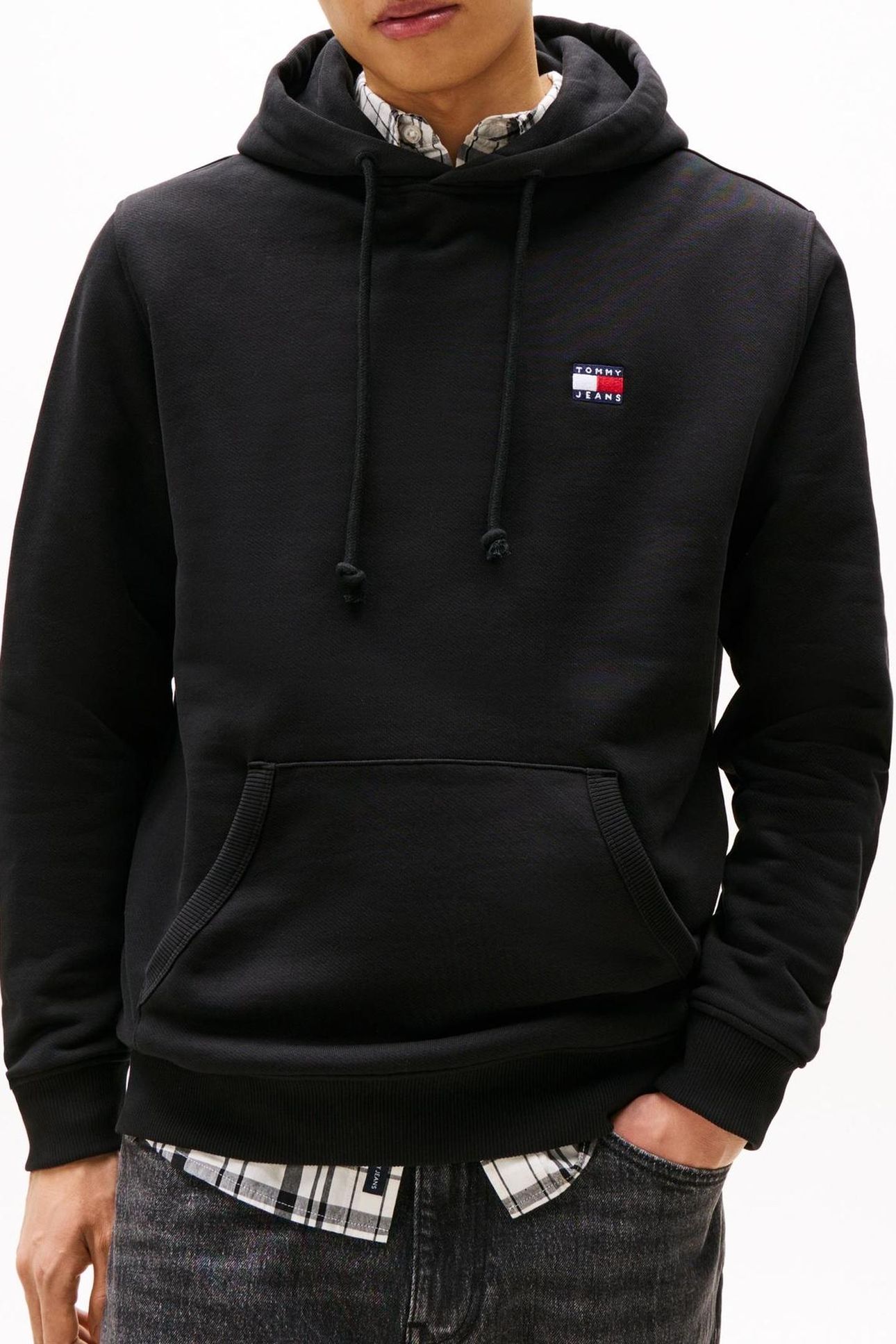 TJM REG BADGE HOODIE BLACK 1