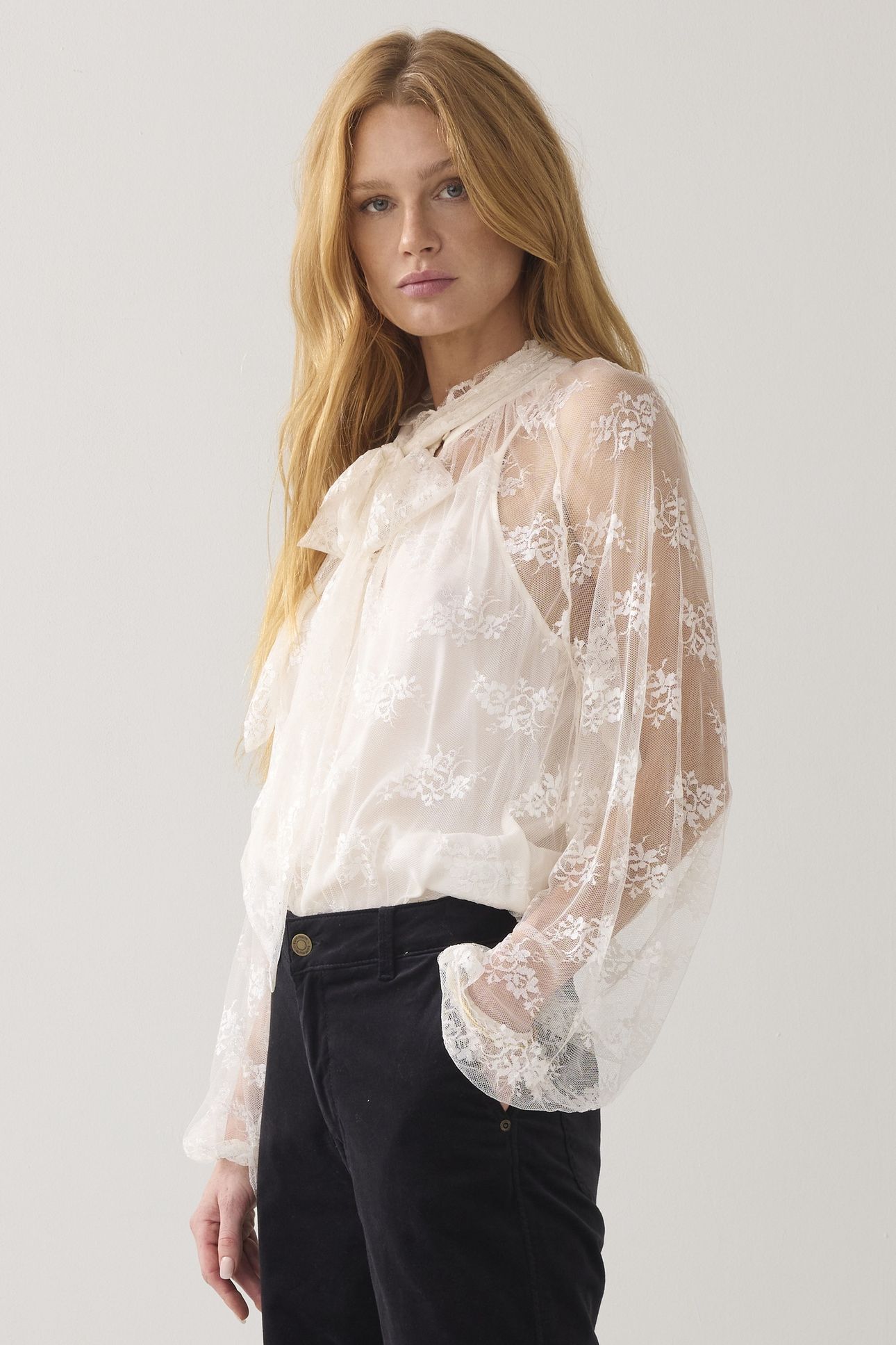 TOP ROMANTIC LACE WHITES 2