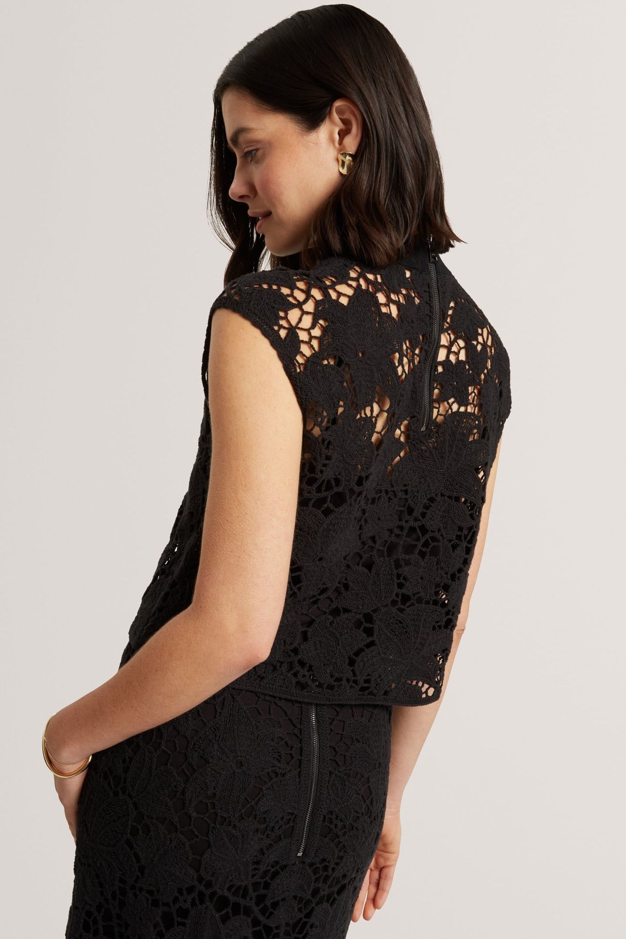 CROPPED CROCHET TOP BLACK 3