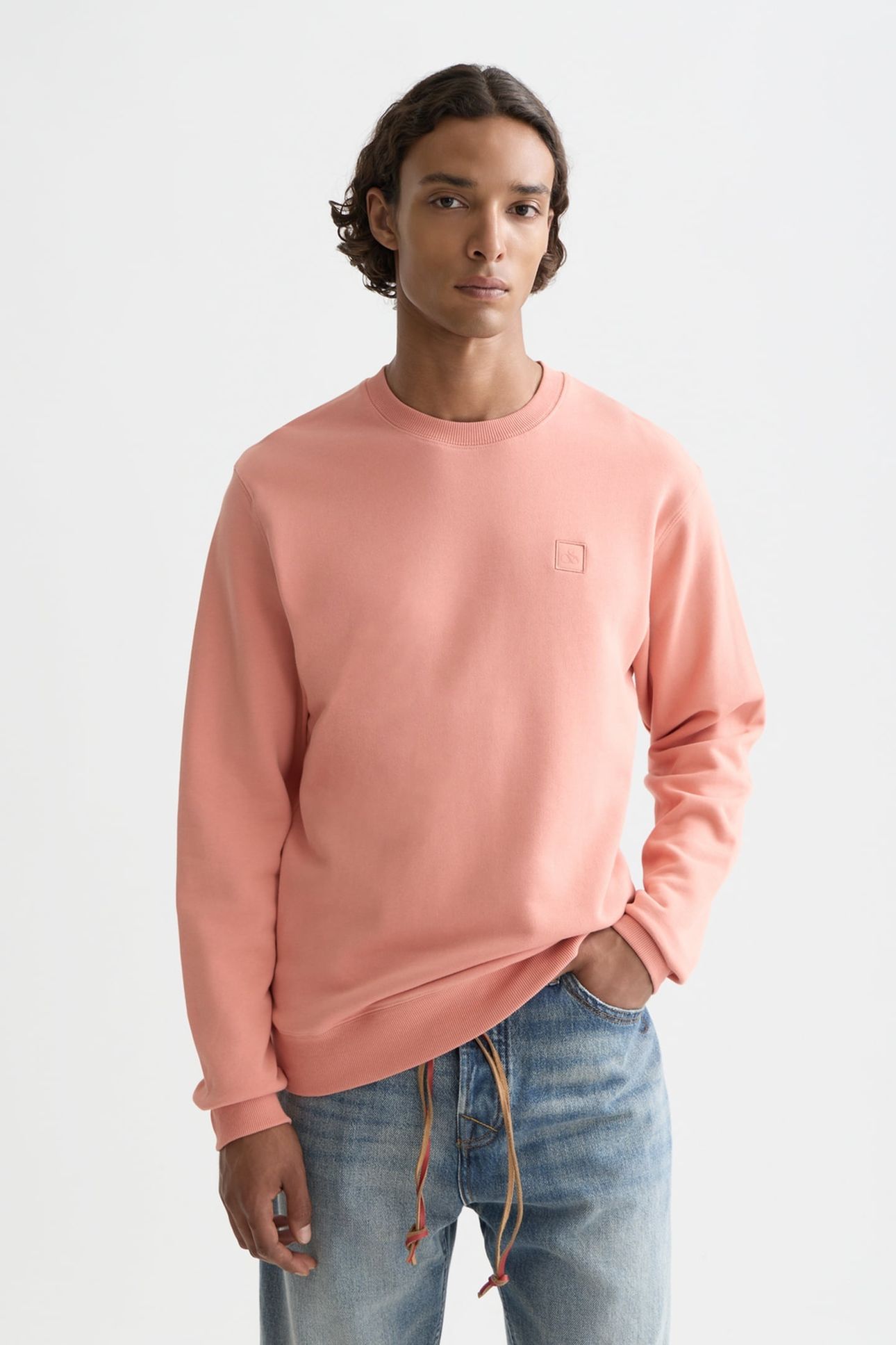 SEASONAL CORE LOGO BADGE REGULAR-FIT SWEATSHIRT BRIGHT RED 1