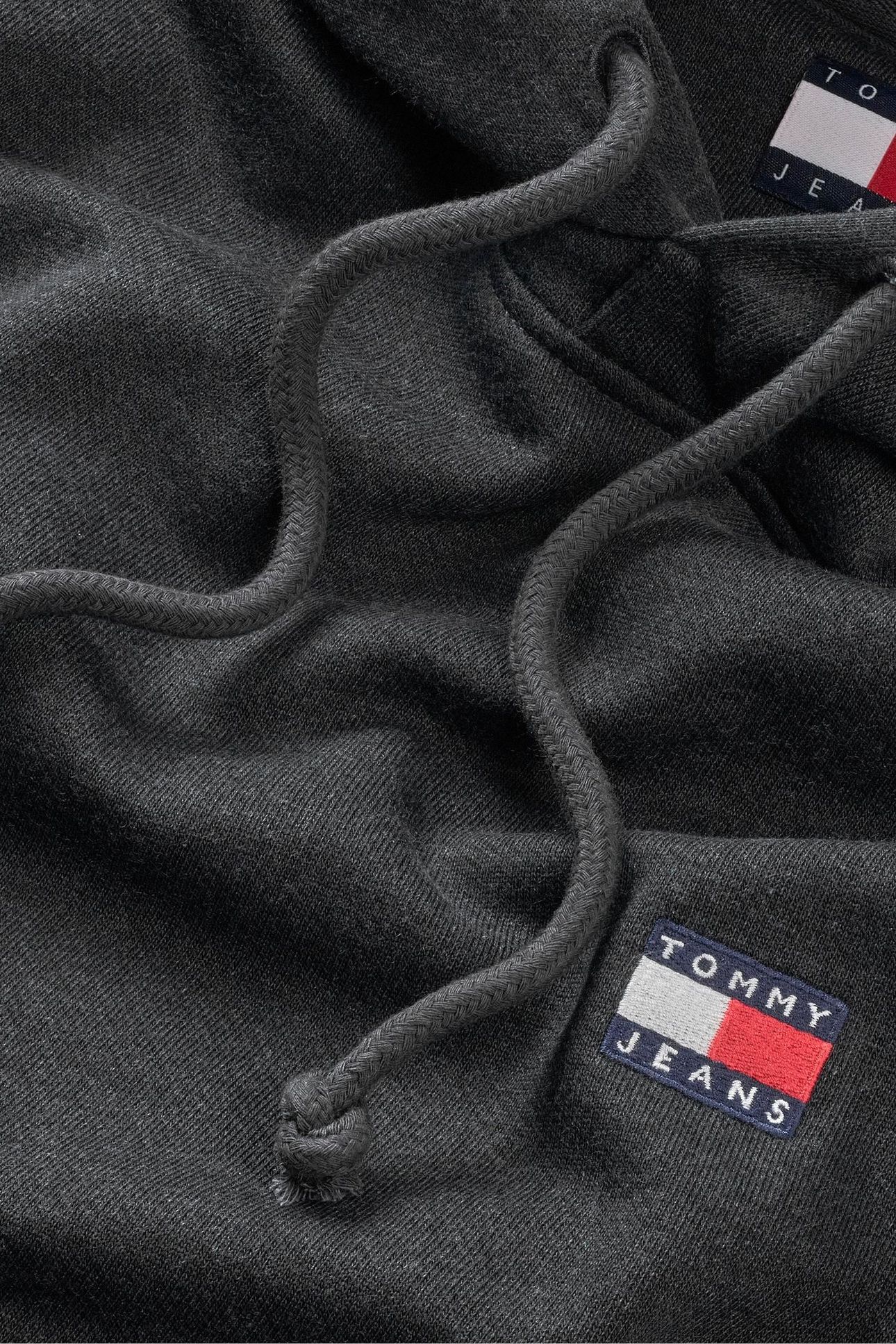 TJM REG BADGE HOODIE BLACK HEATHER 3