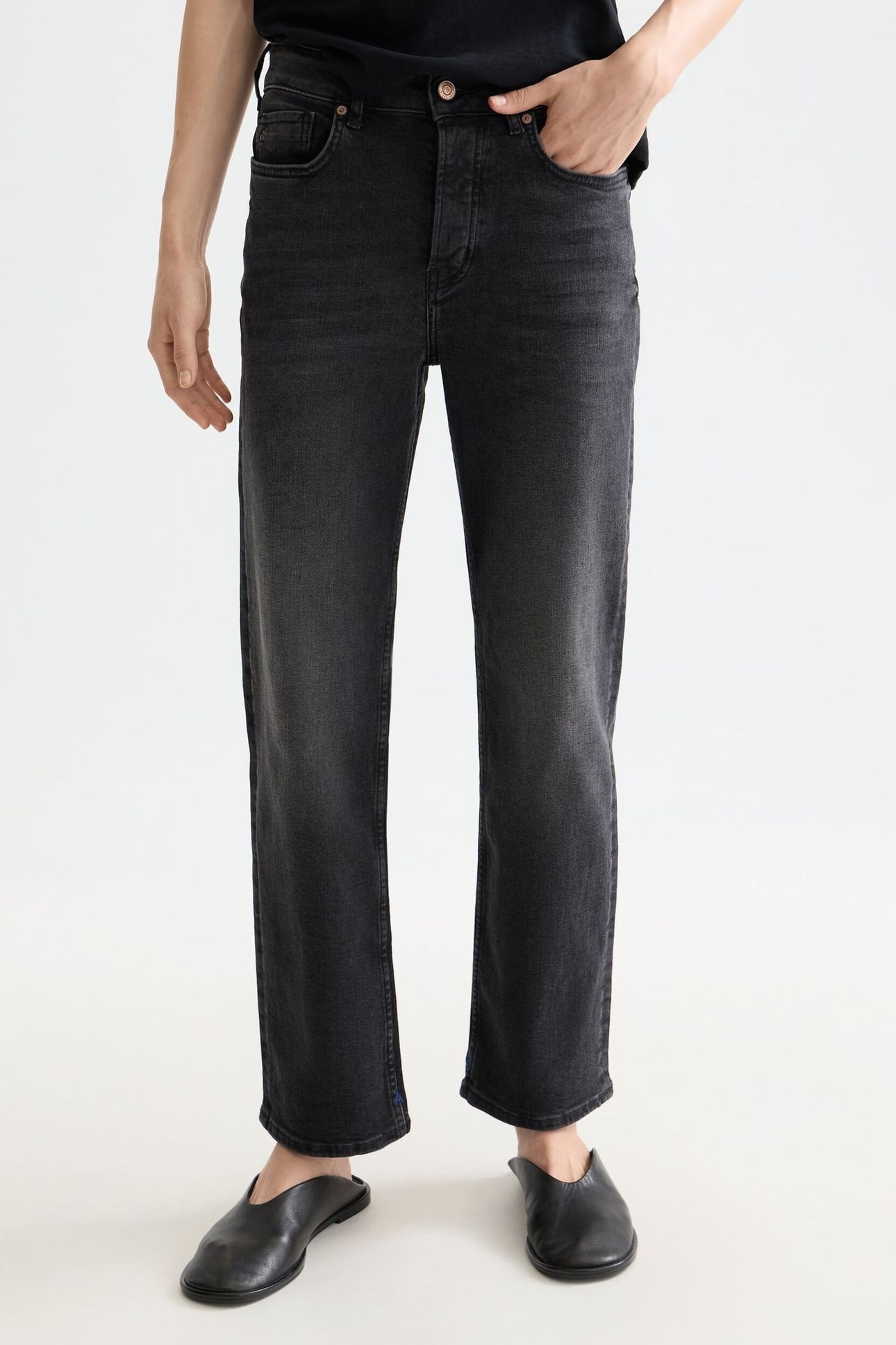 THE SKY STRAIGHT JEANS BLACK NIGHT 1