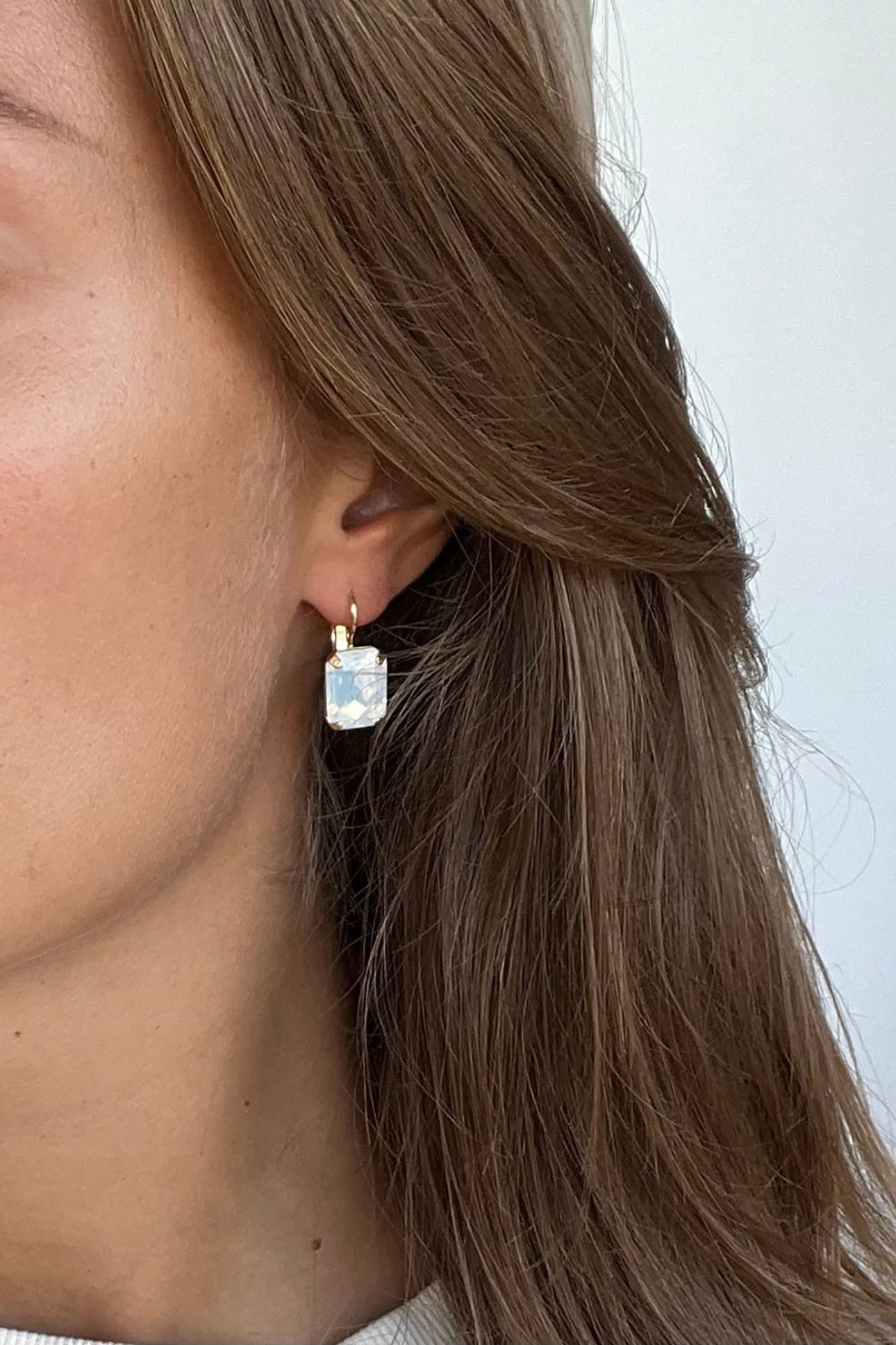 VOGUE WHITE OPAL EARRINGS 4