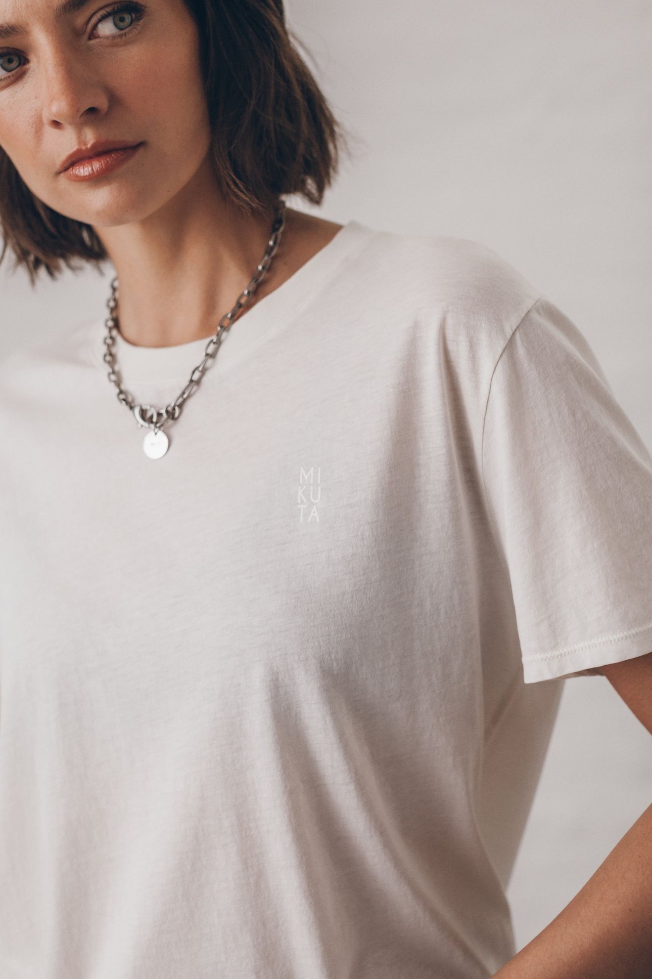 THE WHITE STANDARD LOGO T-SHIRT 2