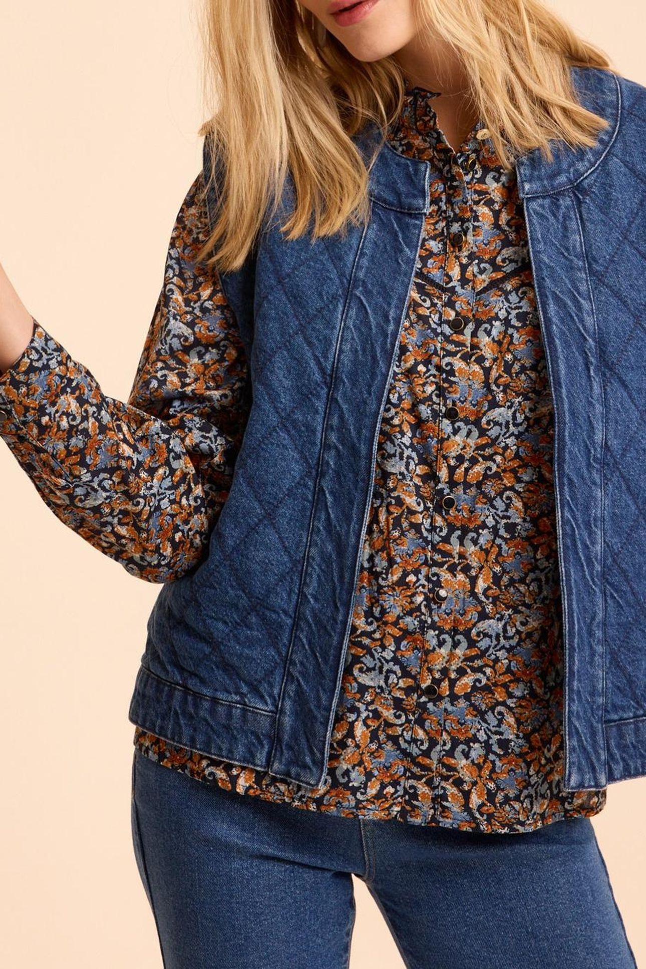 BLUE QUILTED DENIM SLEEVELESS JACKET 5