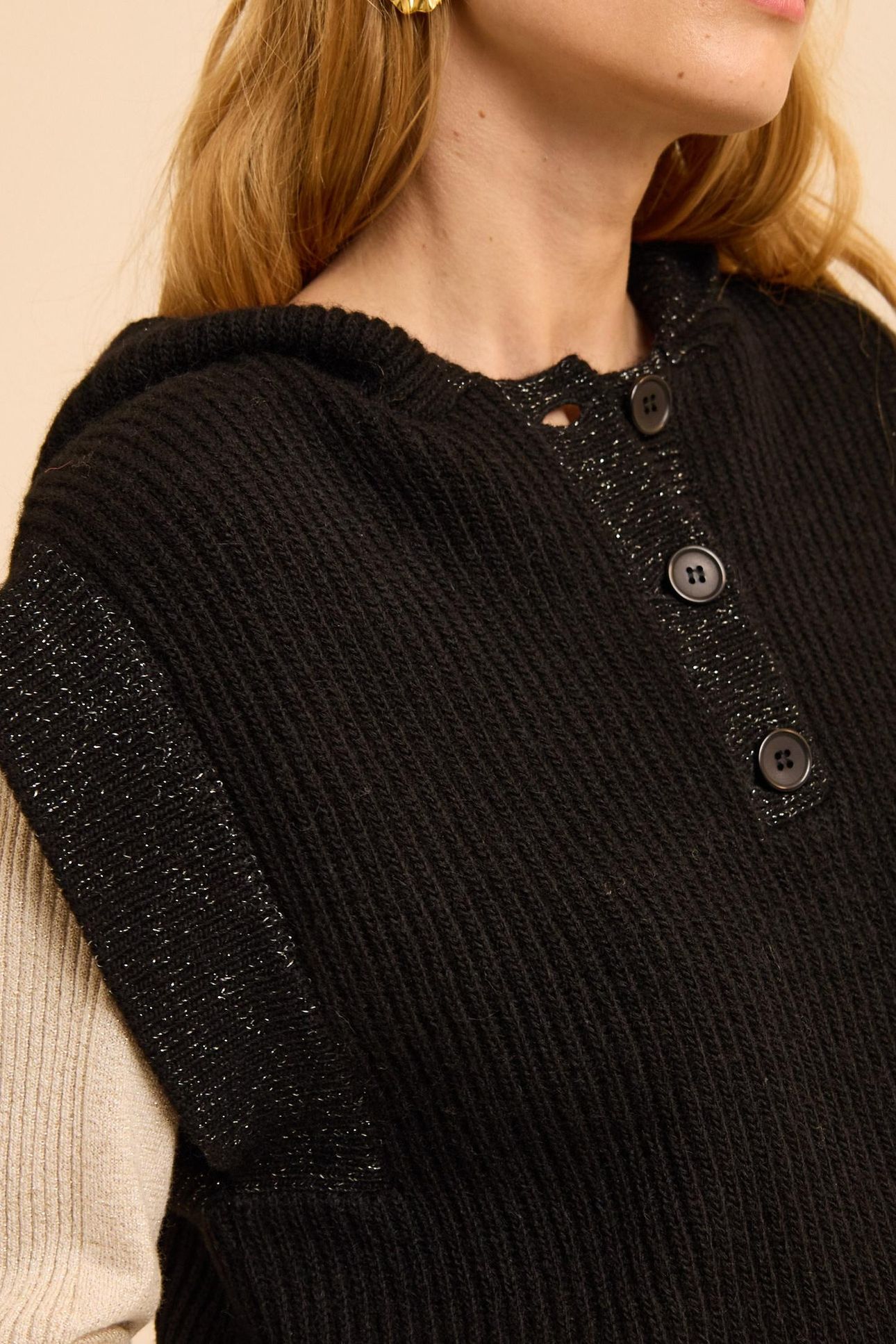 BLACK KNIT SLEEVELESS HOODIE 5