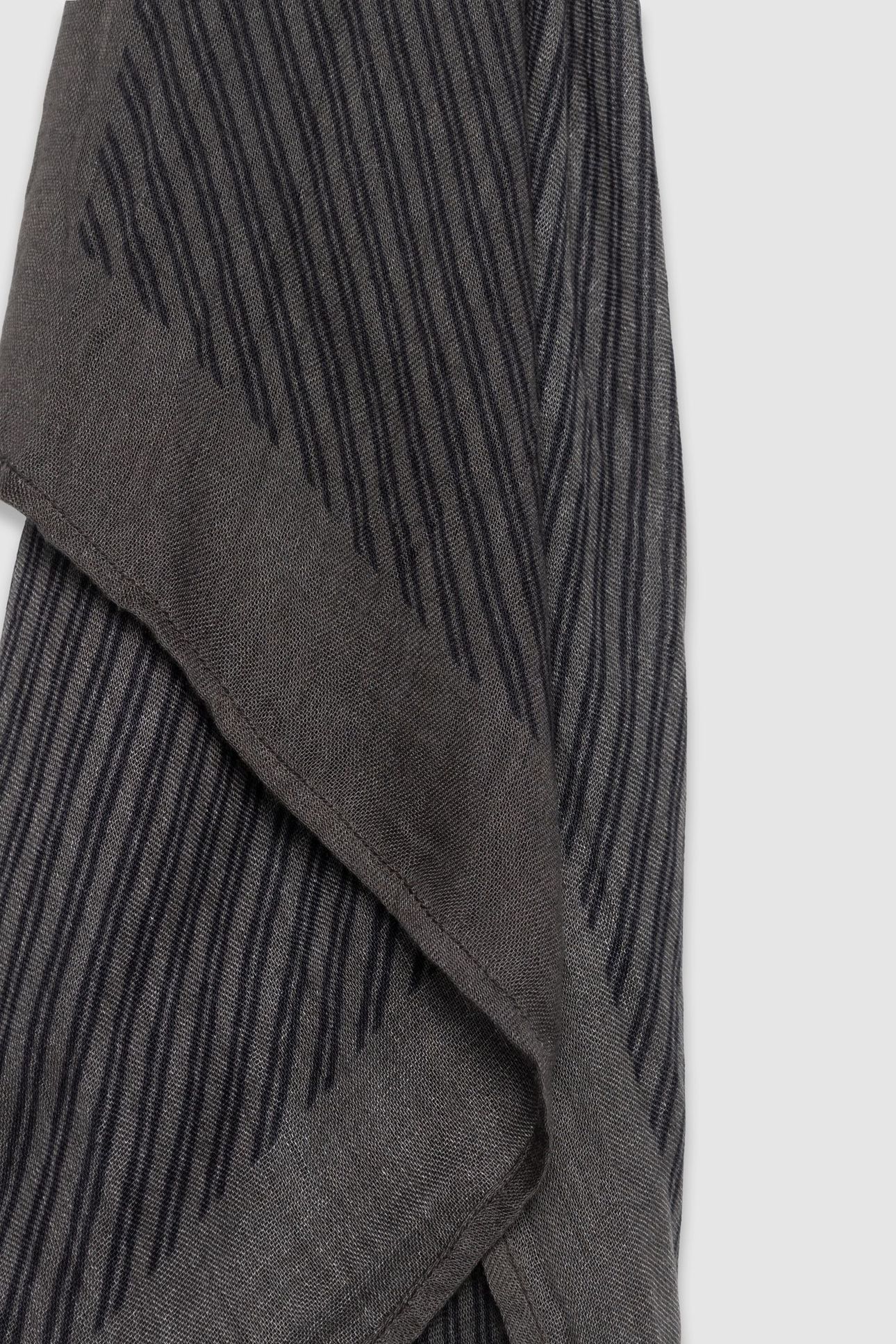 GREY SCARF WITH NAVY STRIPES 3