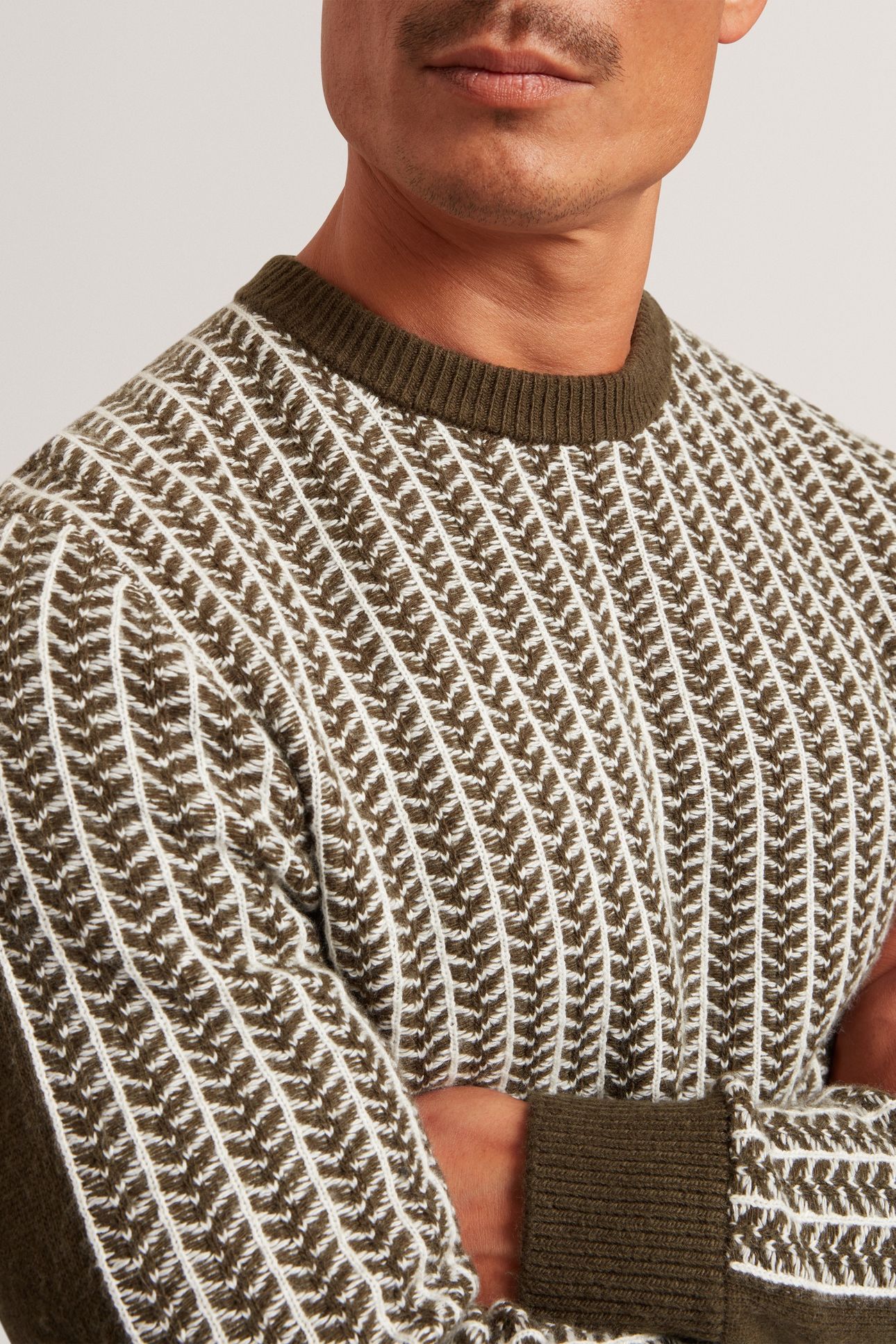SS TEXTURED CREW NECK OLIVE 4