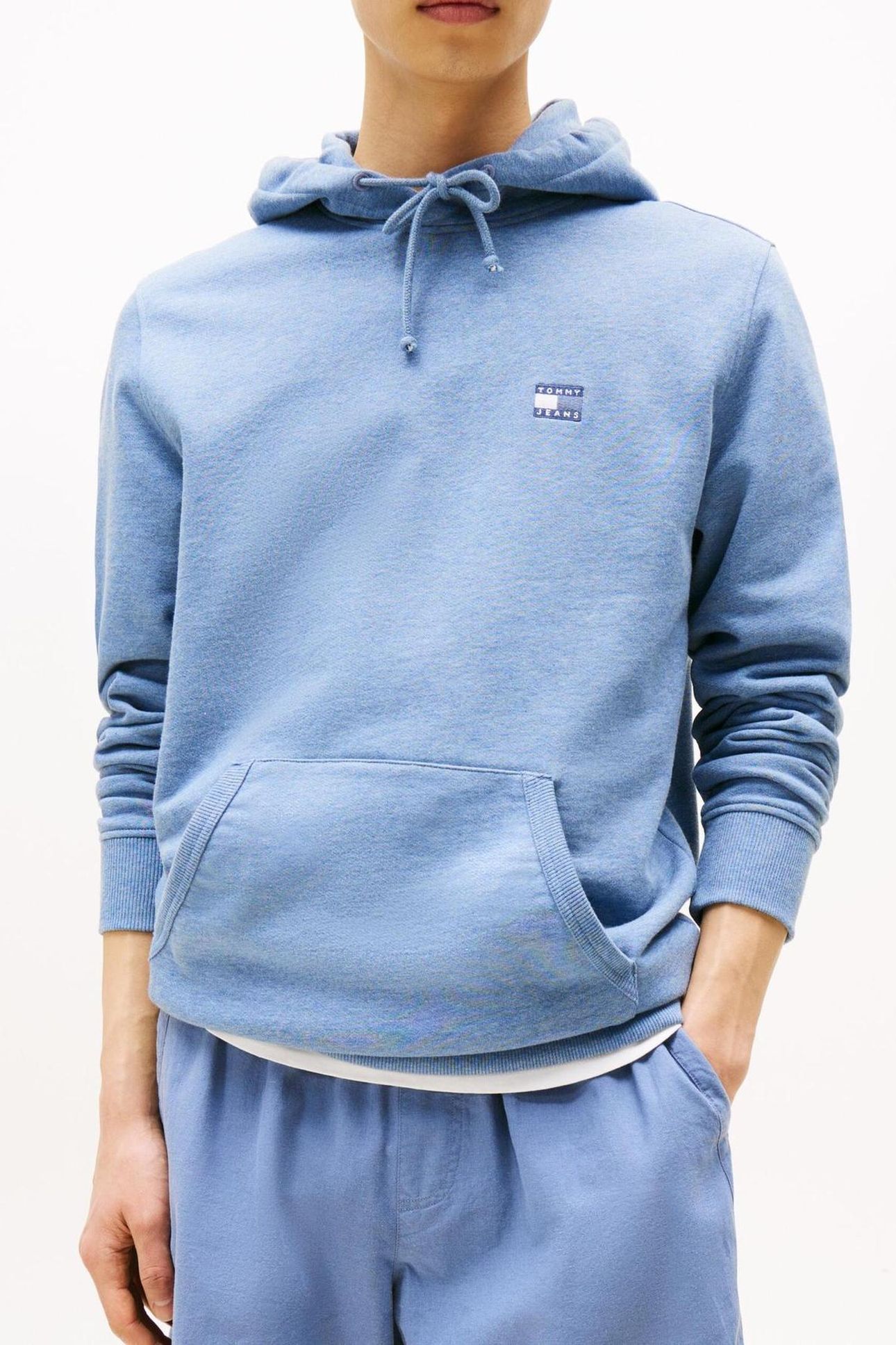 TJM REG BADGE HOODIE BLUE MOMENT HEATHER TONAL 3