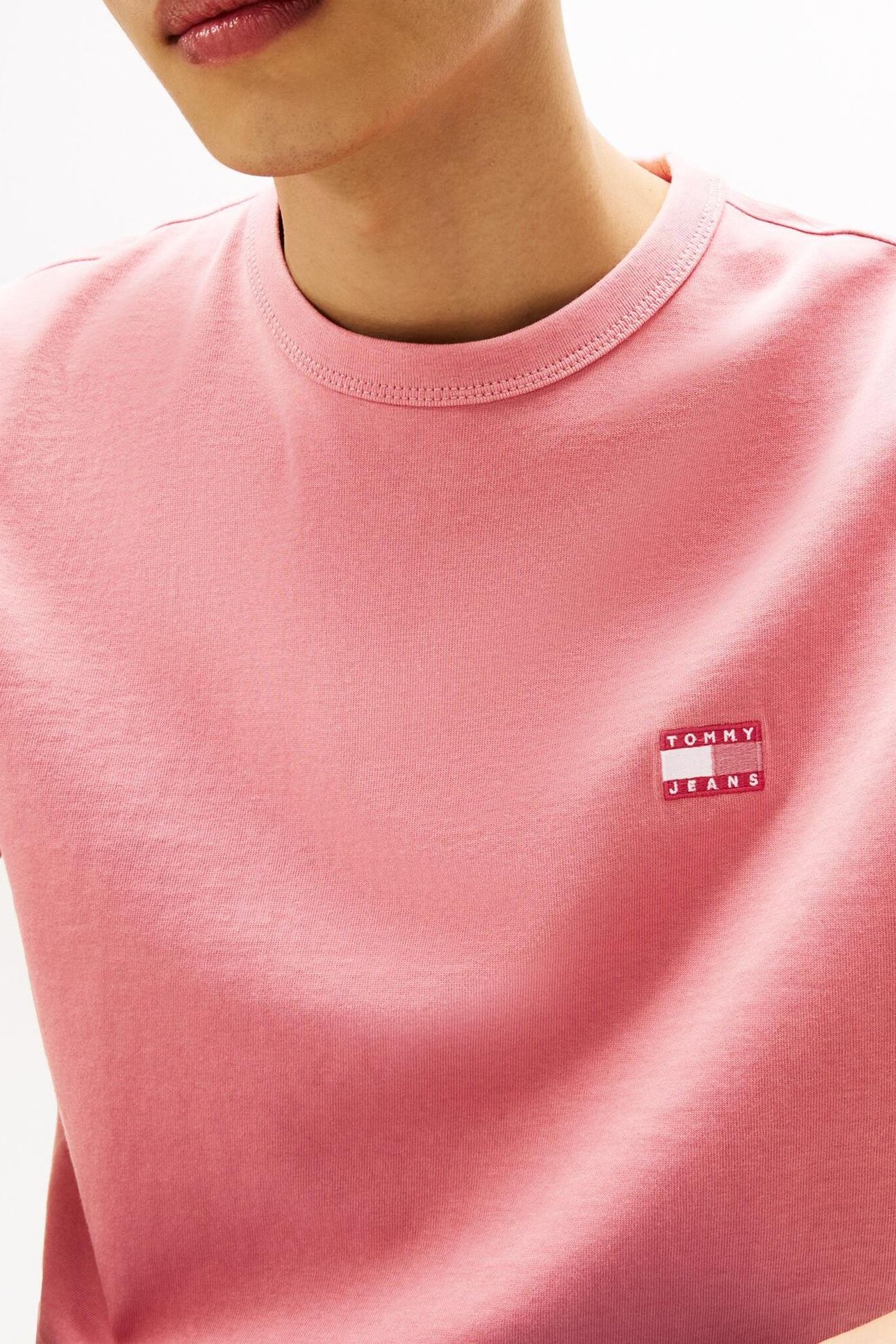 TJM REG BADGE TEE TAHITI BERRY TONAL 4