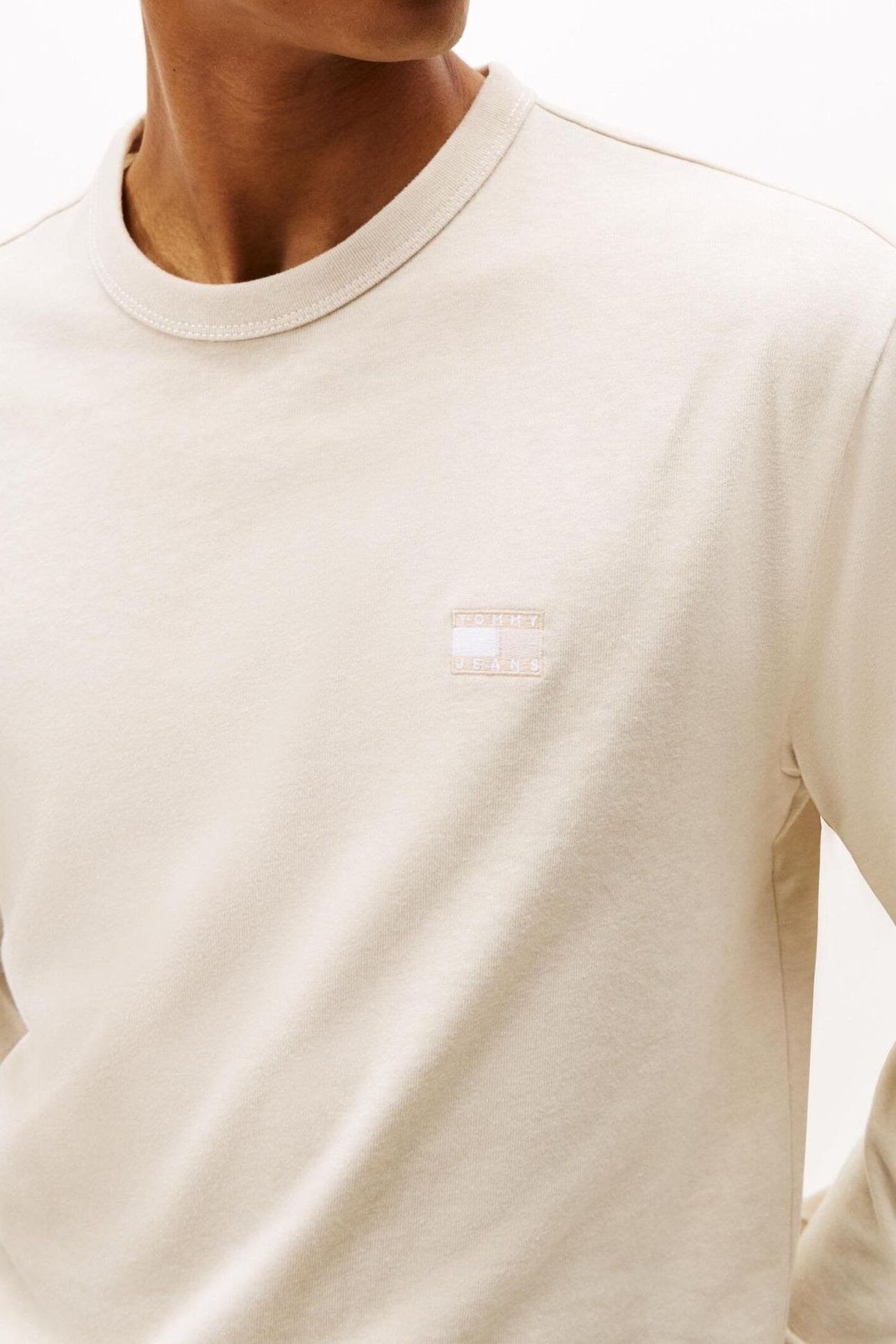TJM REG BADGE TEE LS ANCIENT WHITE HEATHER 5