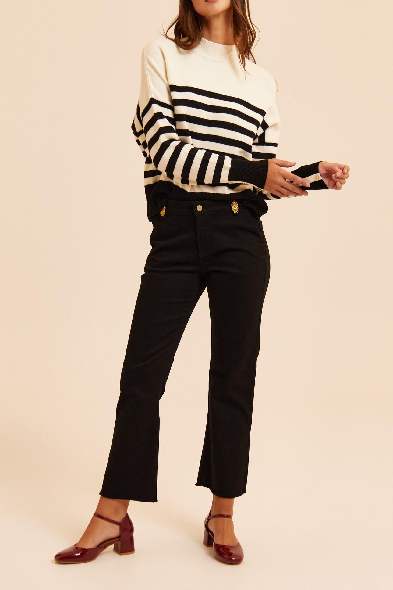 BLACK CROPPED FLARED JEANS JESSICA 4