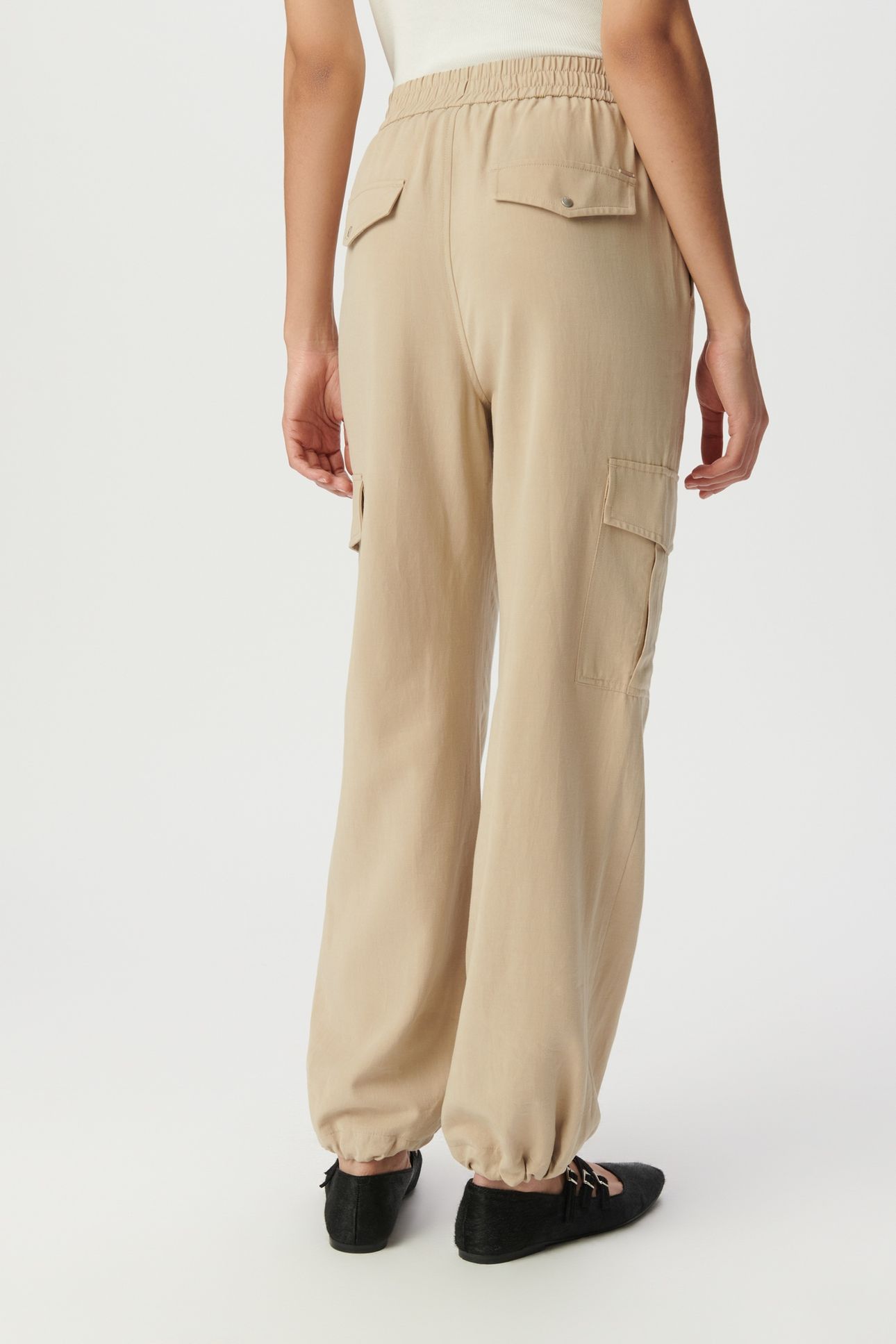 BEIGE CARGO-STYLE FLOWING JOGGERS 2