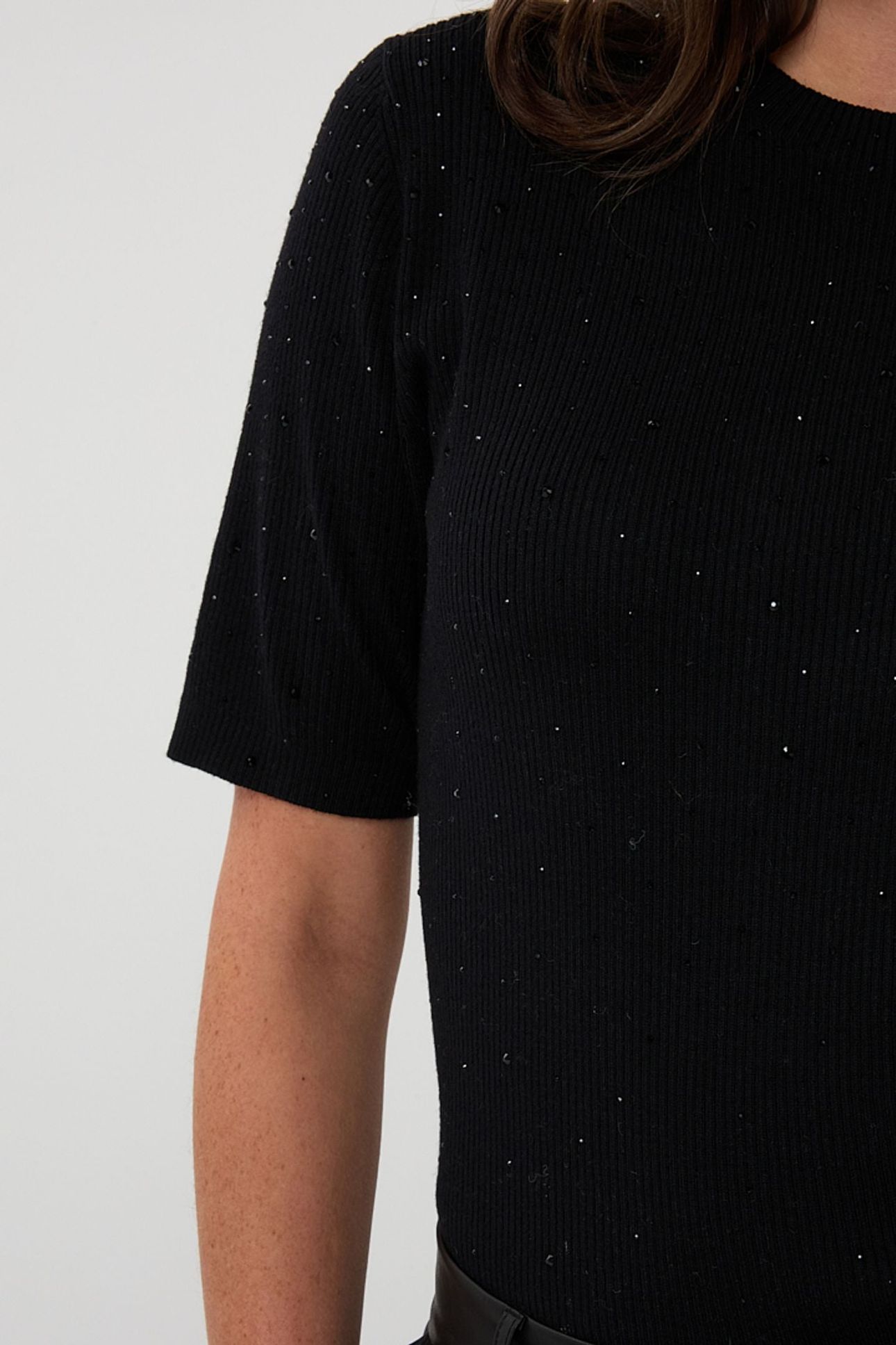 TOP RIB S/SLVE STUDS BLACK 7