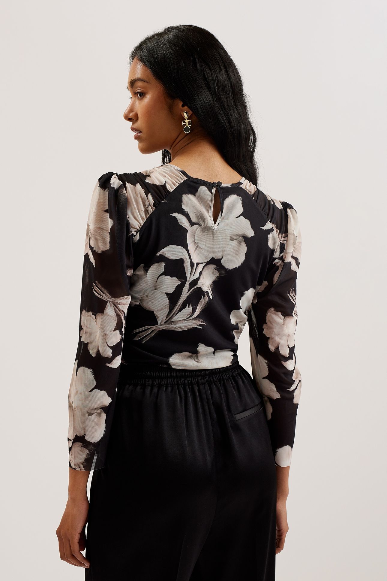 DORATHY PRINTED MESH GATHERED SHOULDER BLACK 2