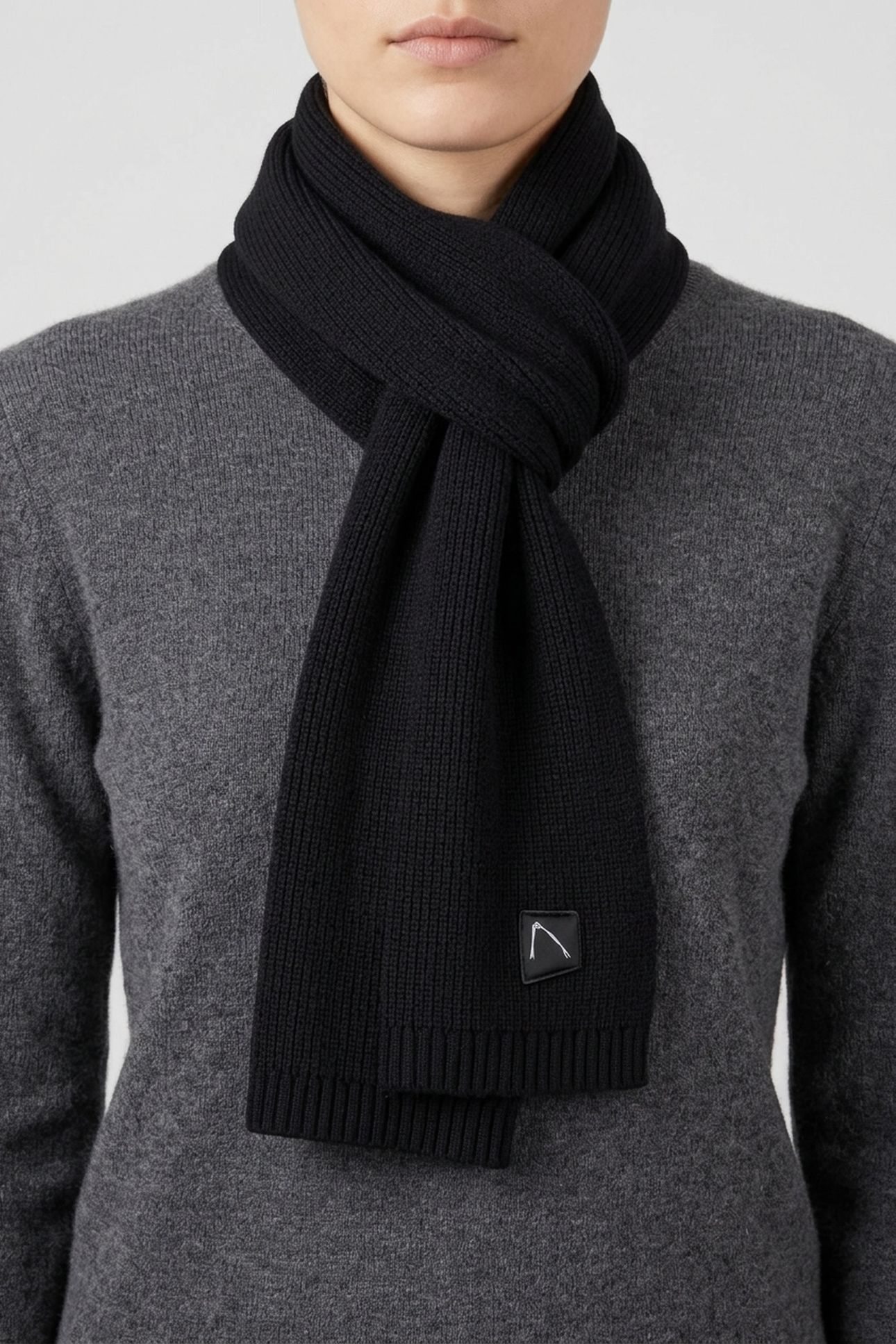 STUBAI SCARF BLACK 6