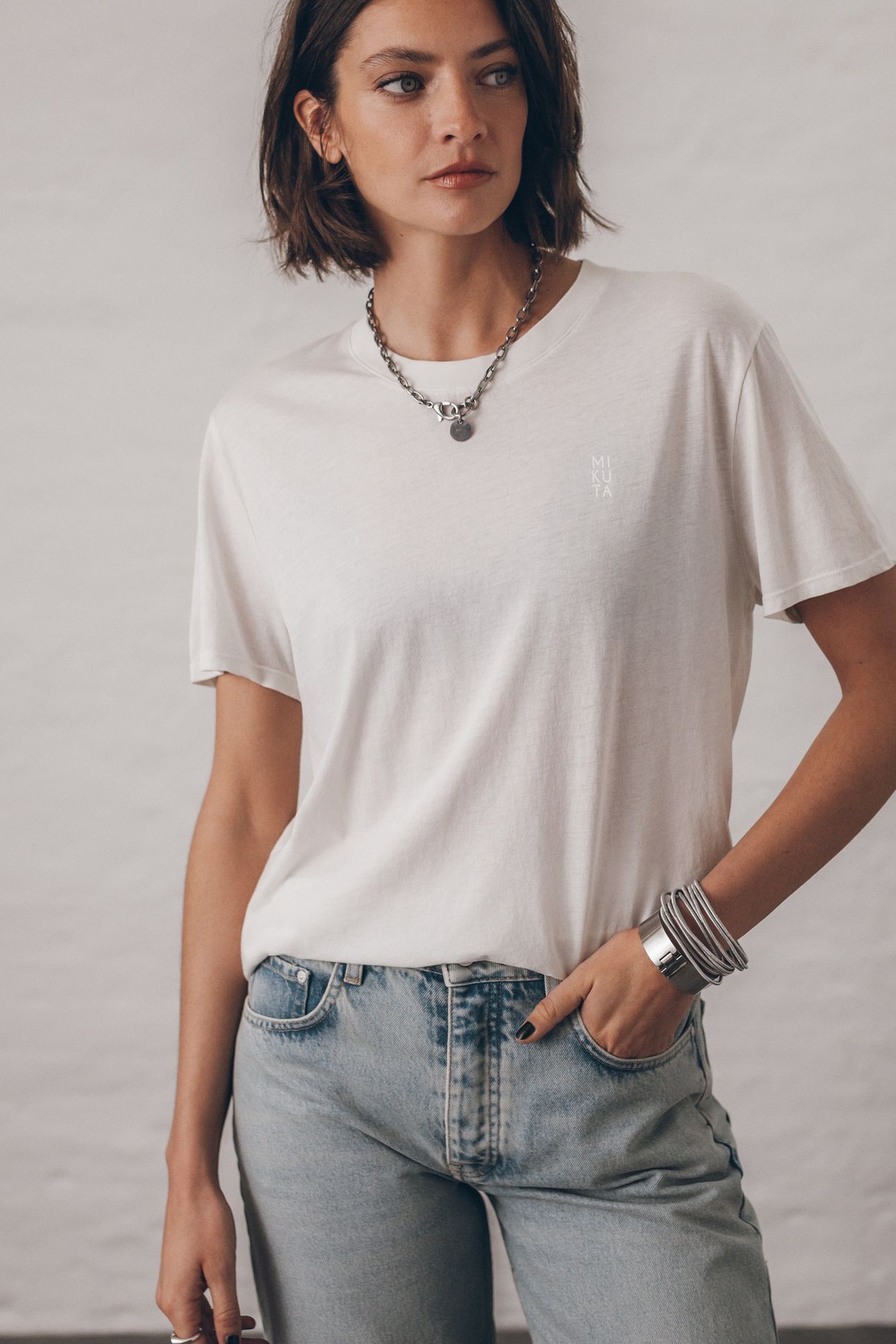 THE WHITE STANDARD LOGO T-SHIRT 1