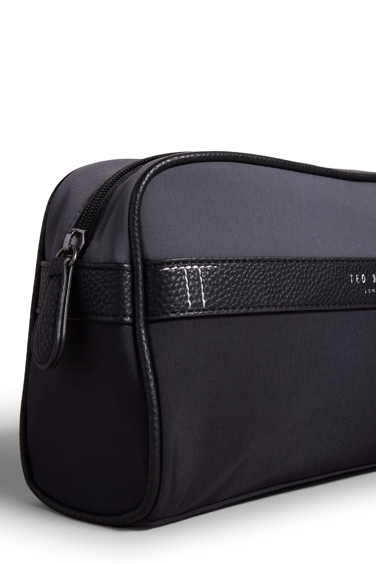 MORRISS NYLON WASHBAG BLACK 3