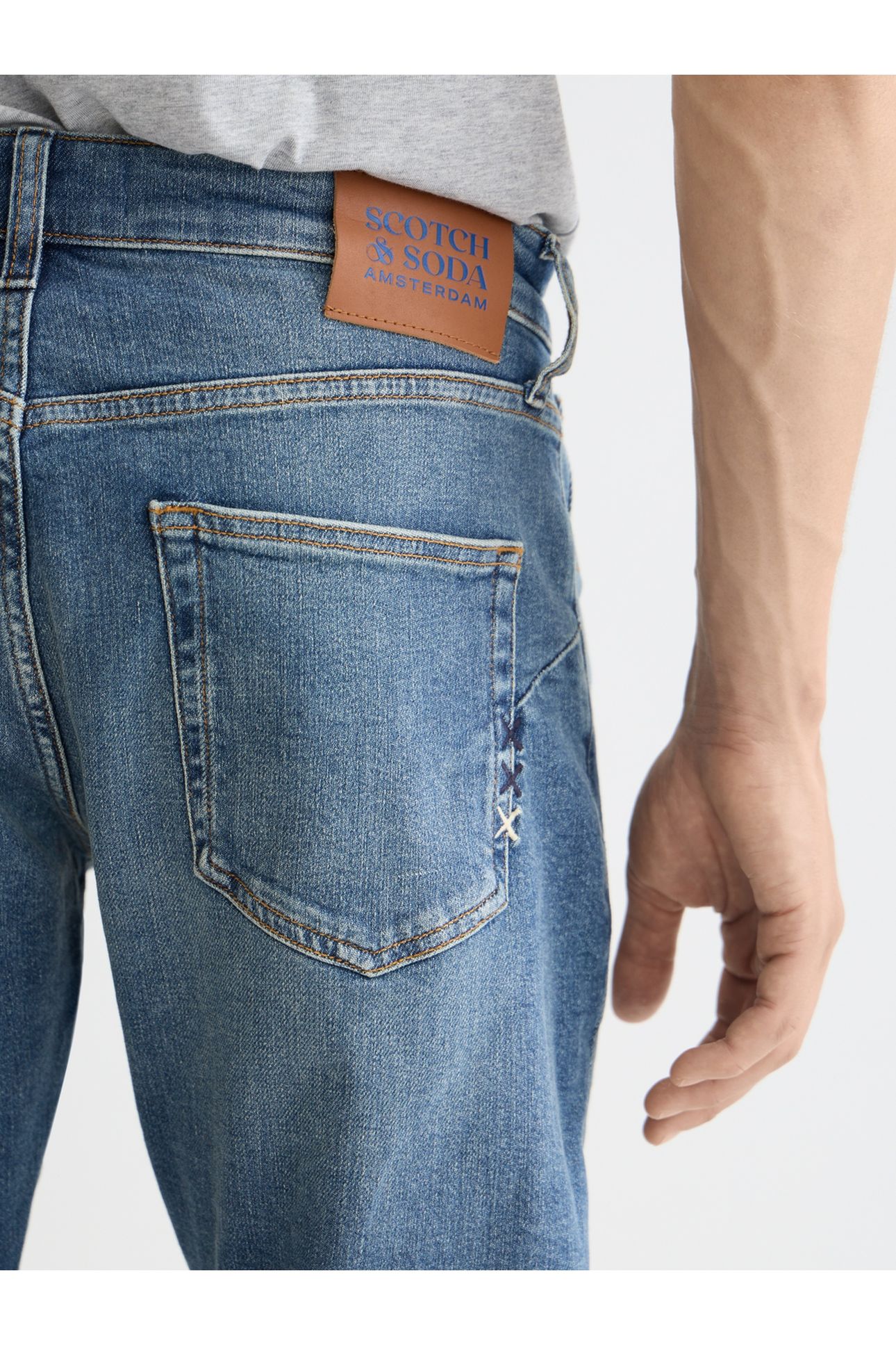 THE ZEE STRAIGHT-FIT JEANS NAVY 6