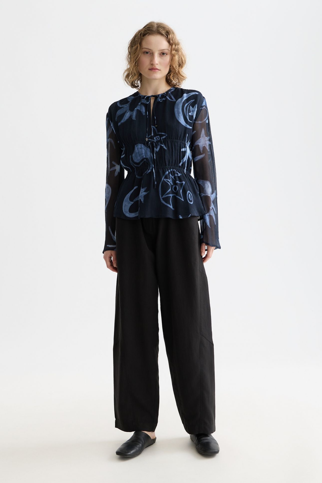 PRINTED TIED FRONT WOVEN TOP COSMIC SKY SPACED CARBON 3