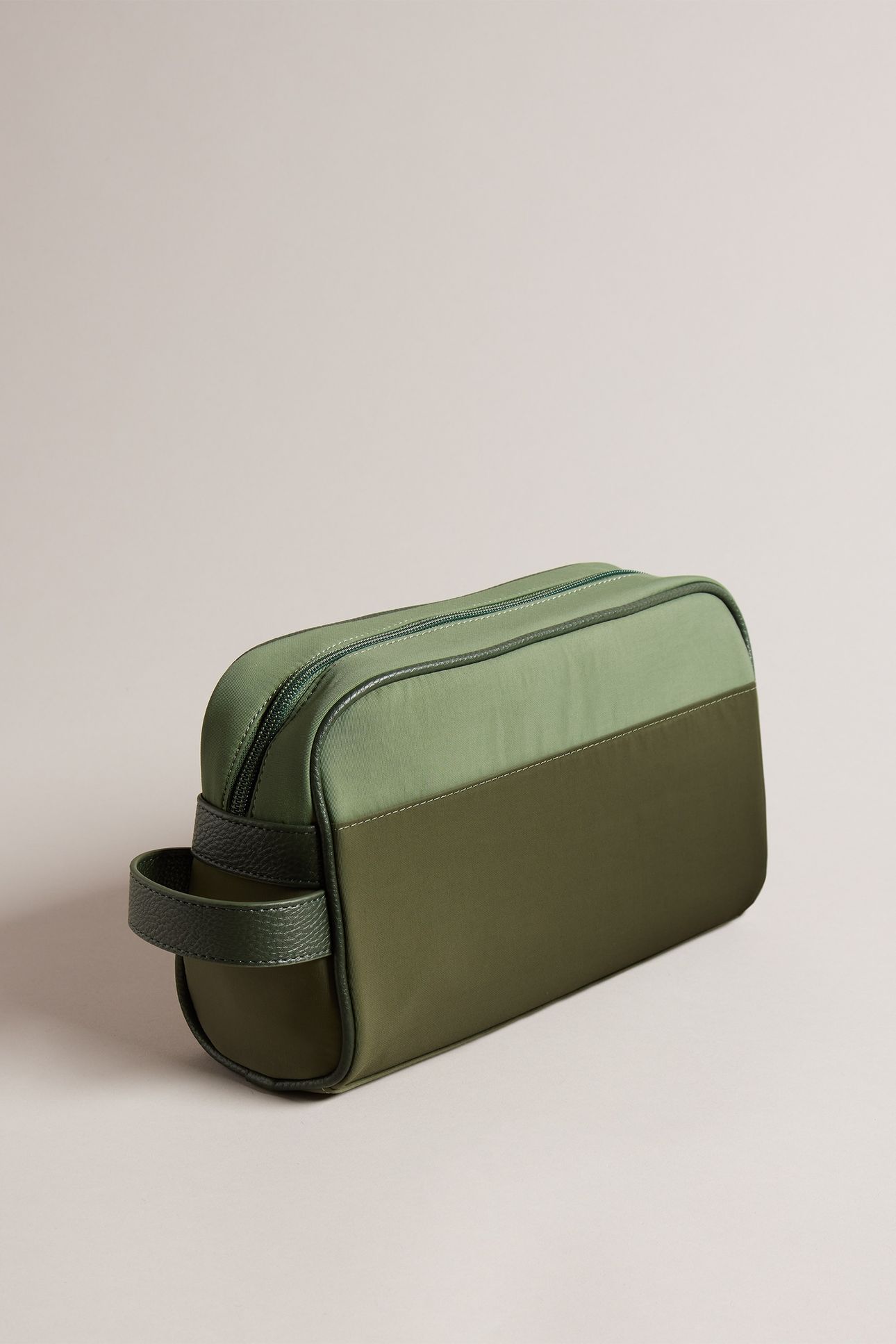 MORRISS NYLON WASHBAG KHAKI 2