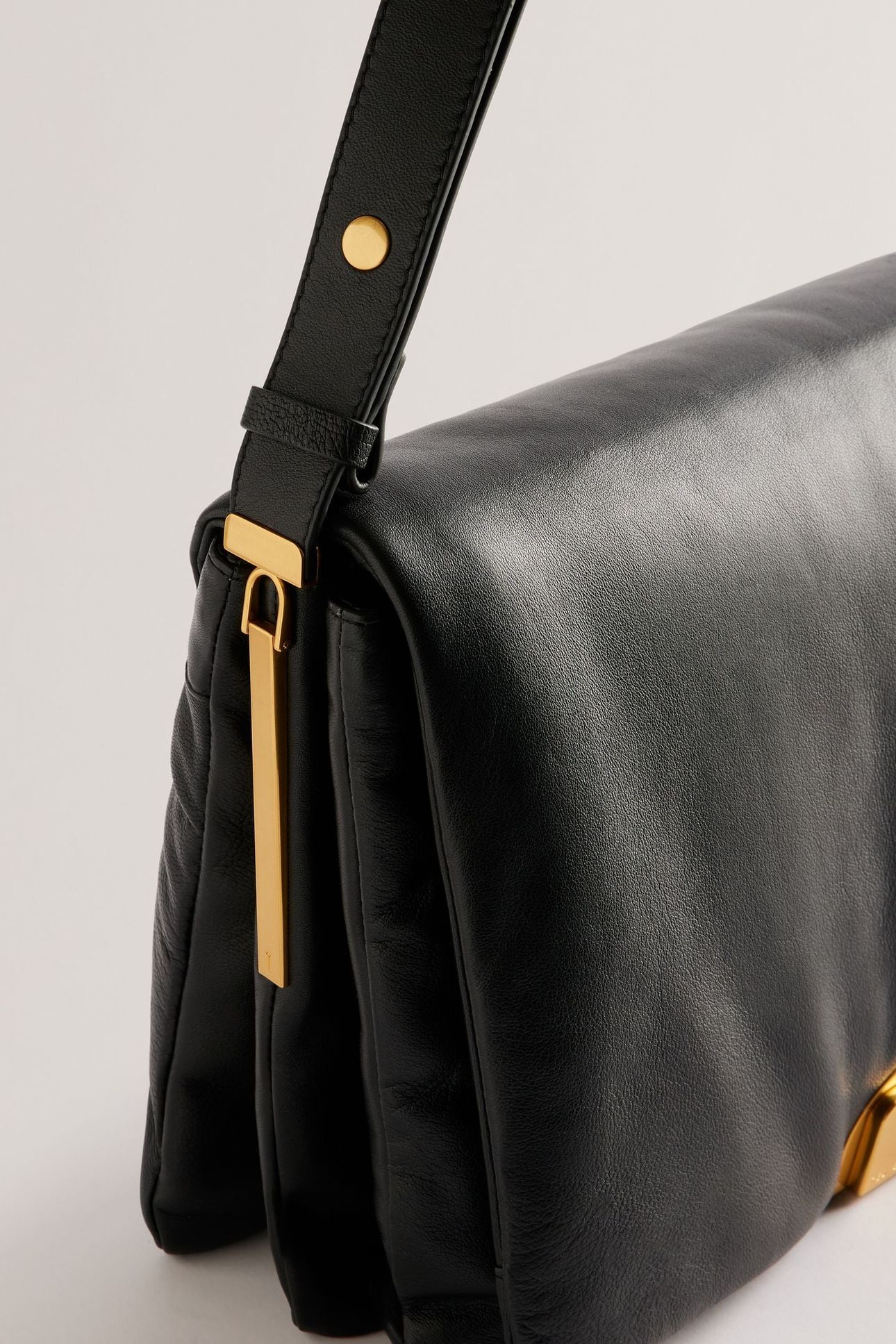 SAMILLA LOCK DETAIL SOFT QUILTED BLACK 3