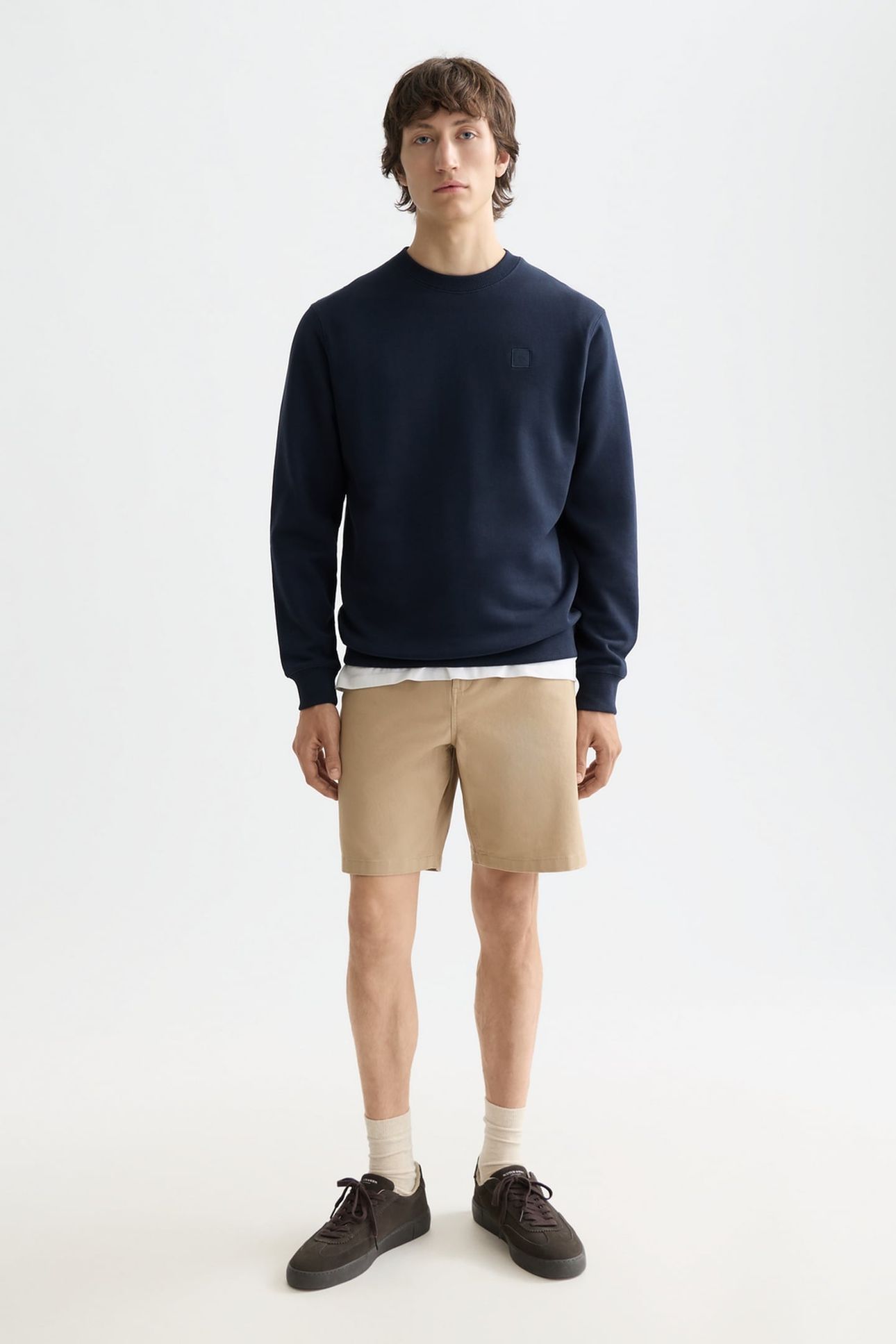 LOGO BADGE REGULAR-FIT SWEATSHIRT NAVY 3