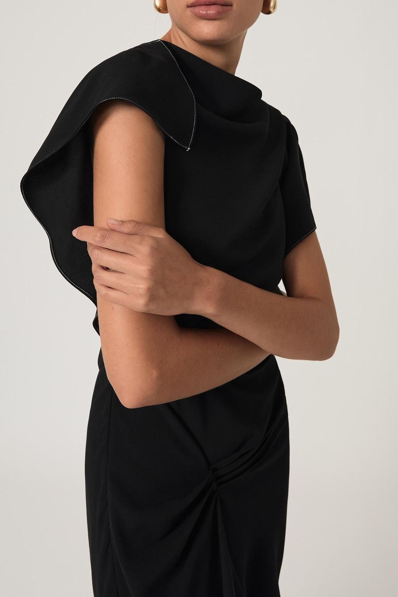 DRAPE DETAIL MIDI DRESS BLACK 4