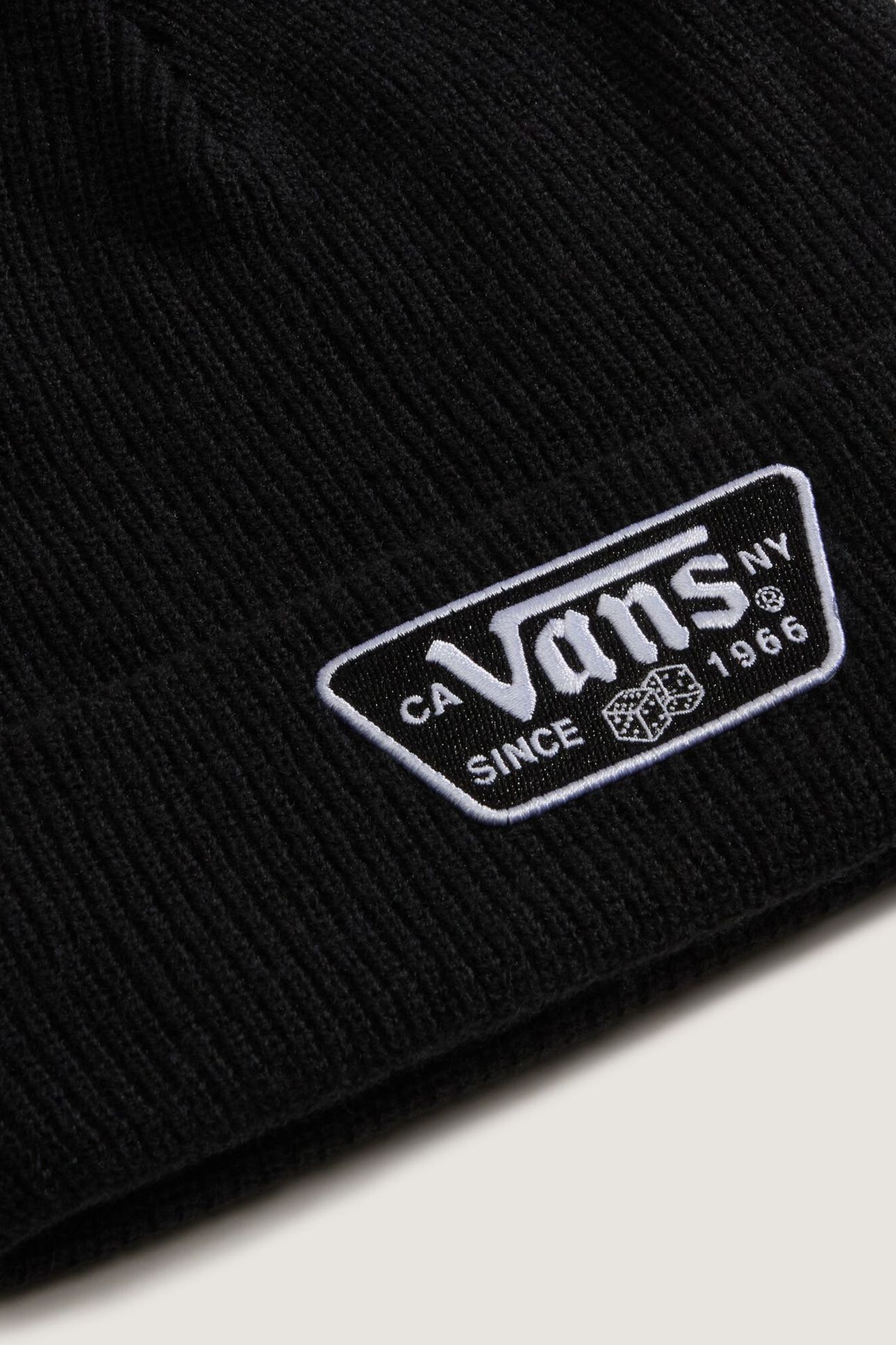 UNISEX KNU PATCH BEANIE BLACK 4