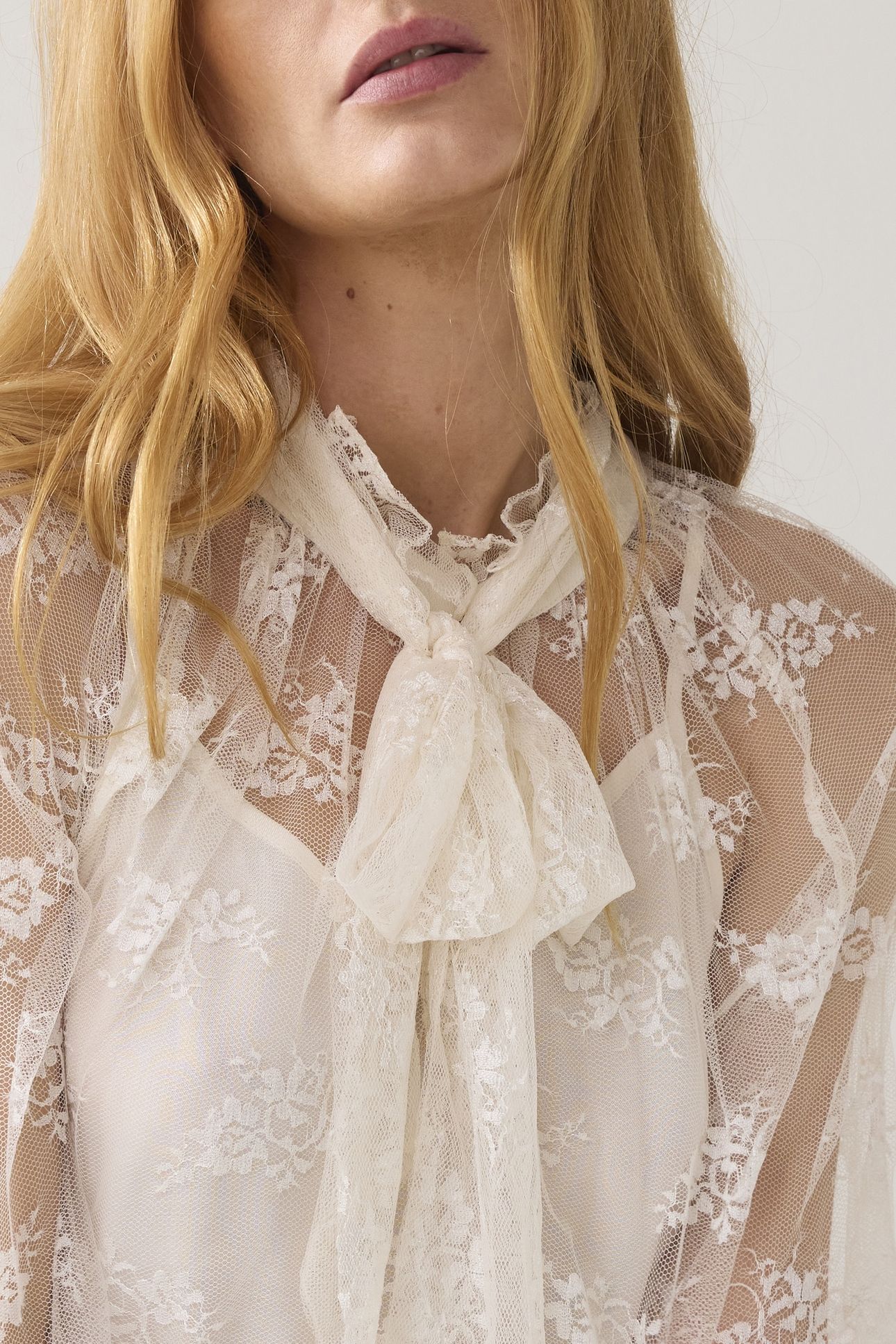 TOP ROMANTIC LACE WHITES 3