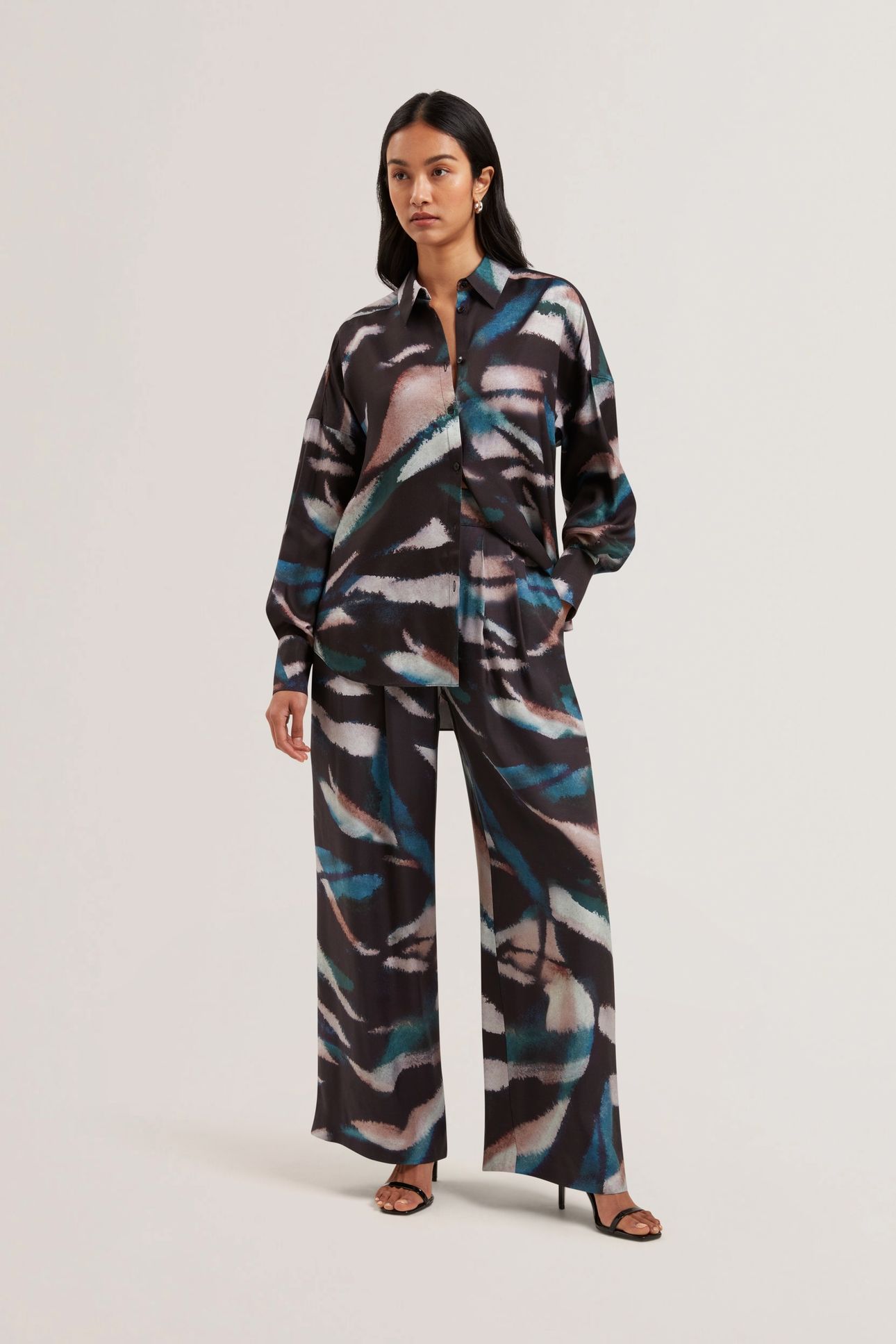TROPIZA PRINTED OVERSIZED BOYFRIEND BLACK 1