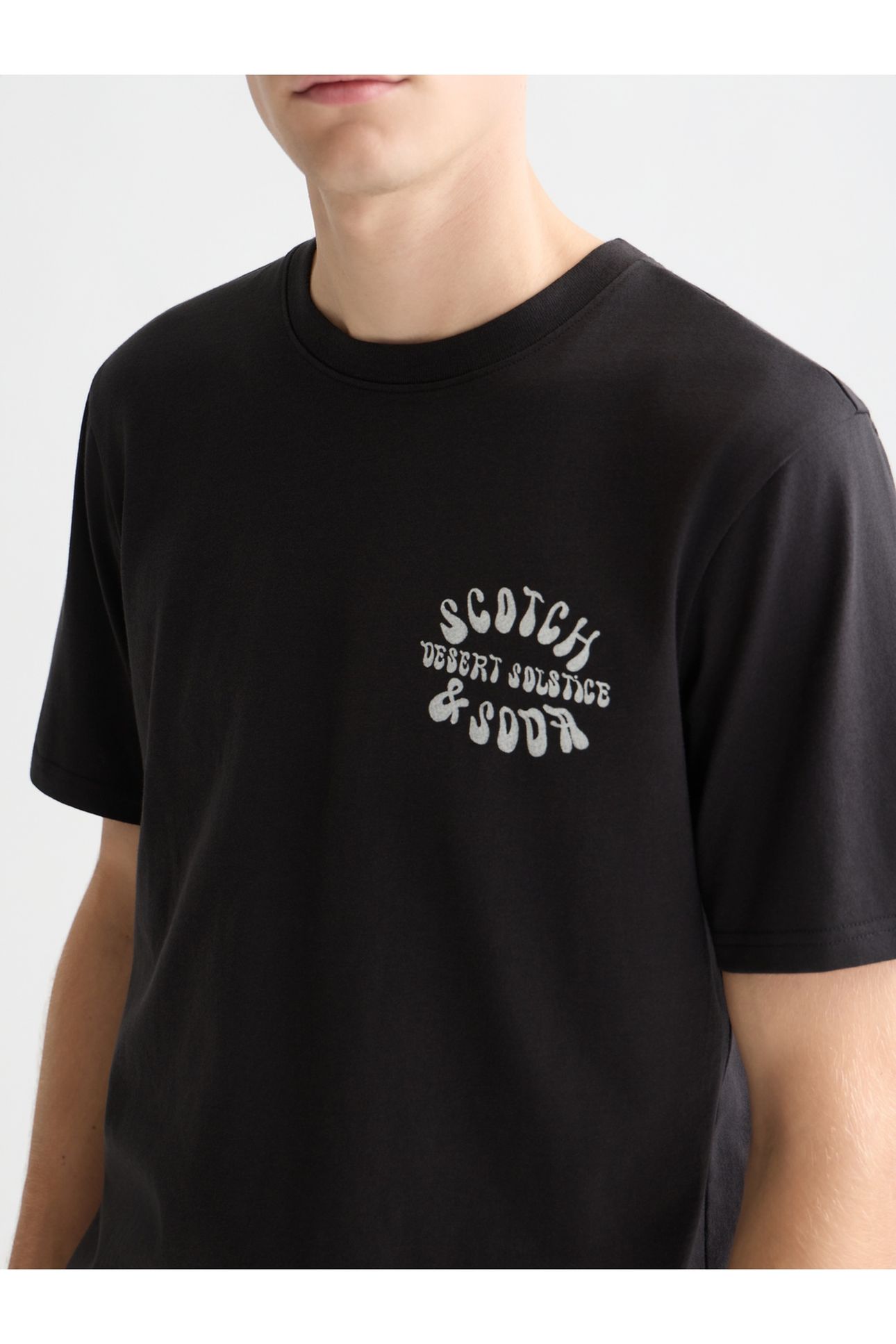 LEFT CHEST ARTWORK REGULAR-FIT T-SHIRT BLACK 6