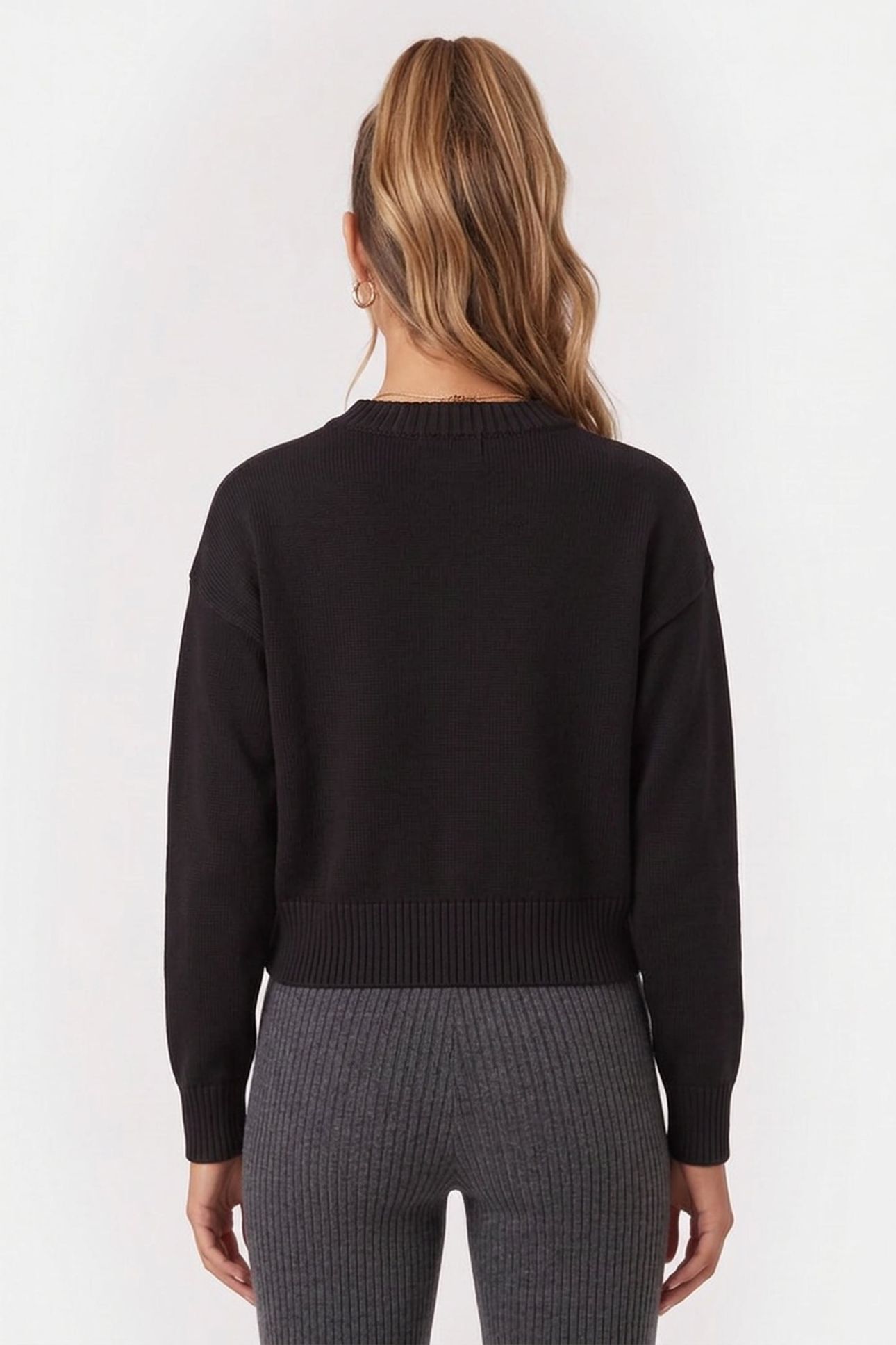 CK EMBRO BADGE SWEATER BLACK 2