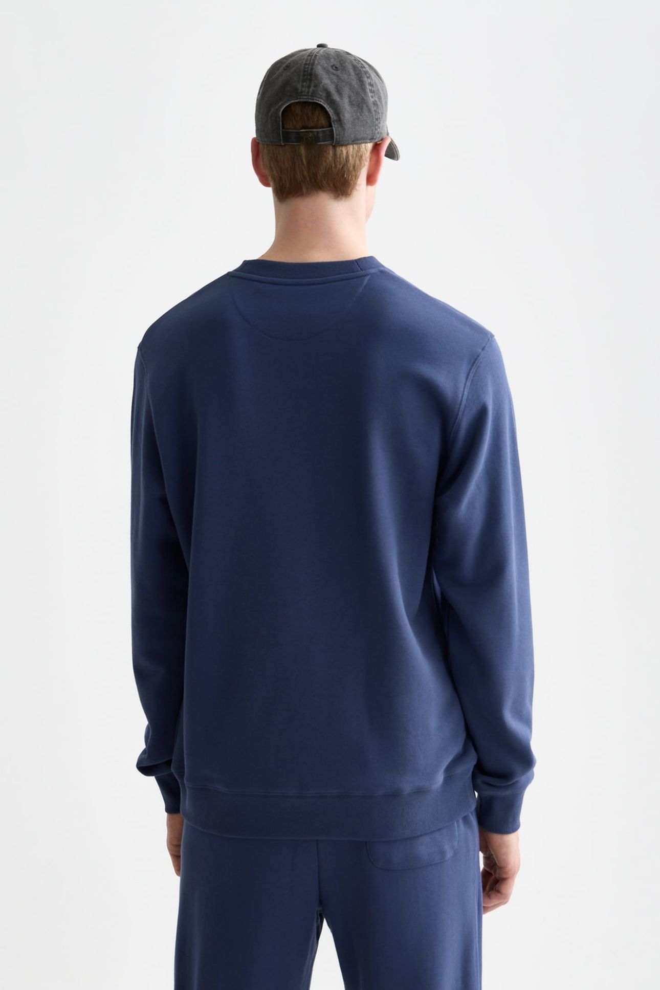 SEASONAL CORE LOGO BADGE REGULAR-FIT SWEATSHIRT NAVY 2
