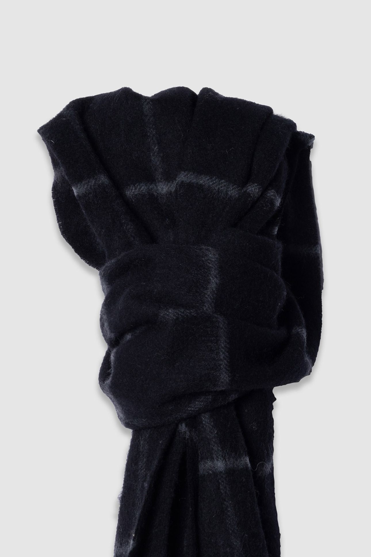 BLACK SCARF WITH CHECK PATTERN 2